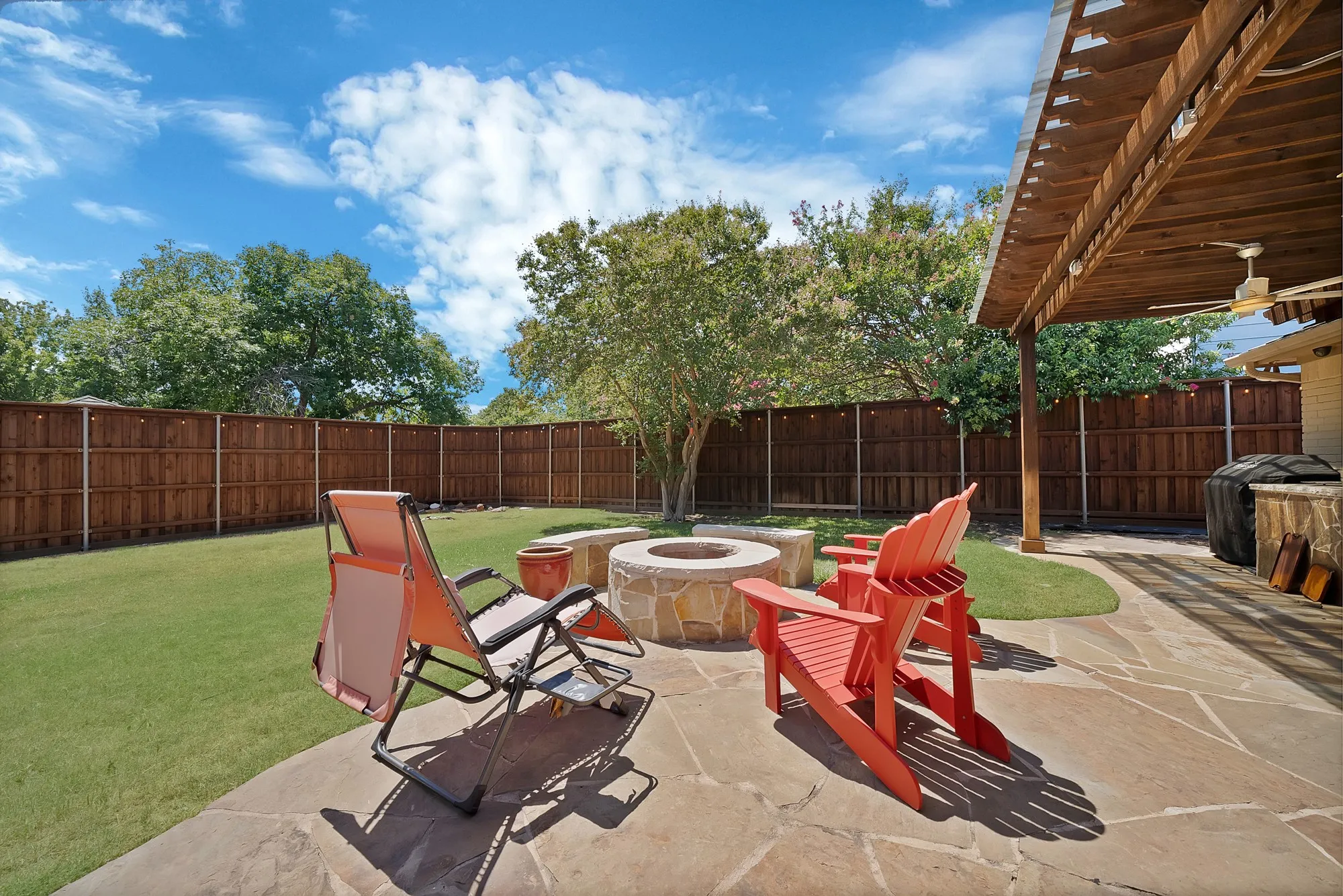 Single Family Residence For Sale in Dallas County , 1818 Sara Lane, Richardson, Texas 75081, 3 Bedroom, 3 Bathroom, 2 Garage spaces, 2,104 Sqft, built in 1977, mls#21365011, Real Estate Agent in Richardson, Homes For Sale in Dallas county, Homes For Sale in Richardson, Realtor in Richardson Texas, Real Estate Brokerage Independent Realty Texas, Luminita Cordes Realtor