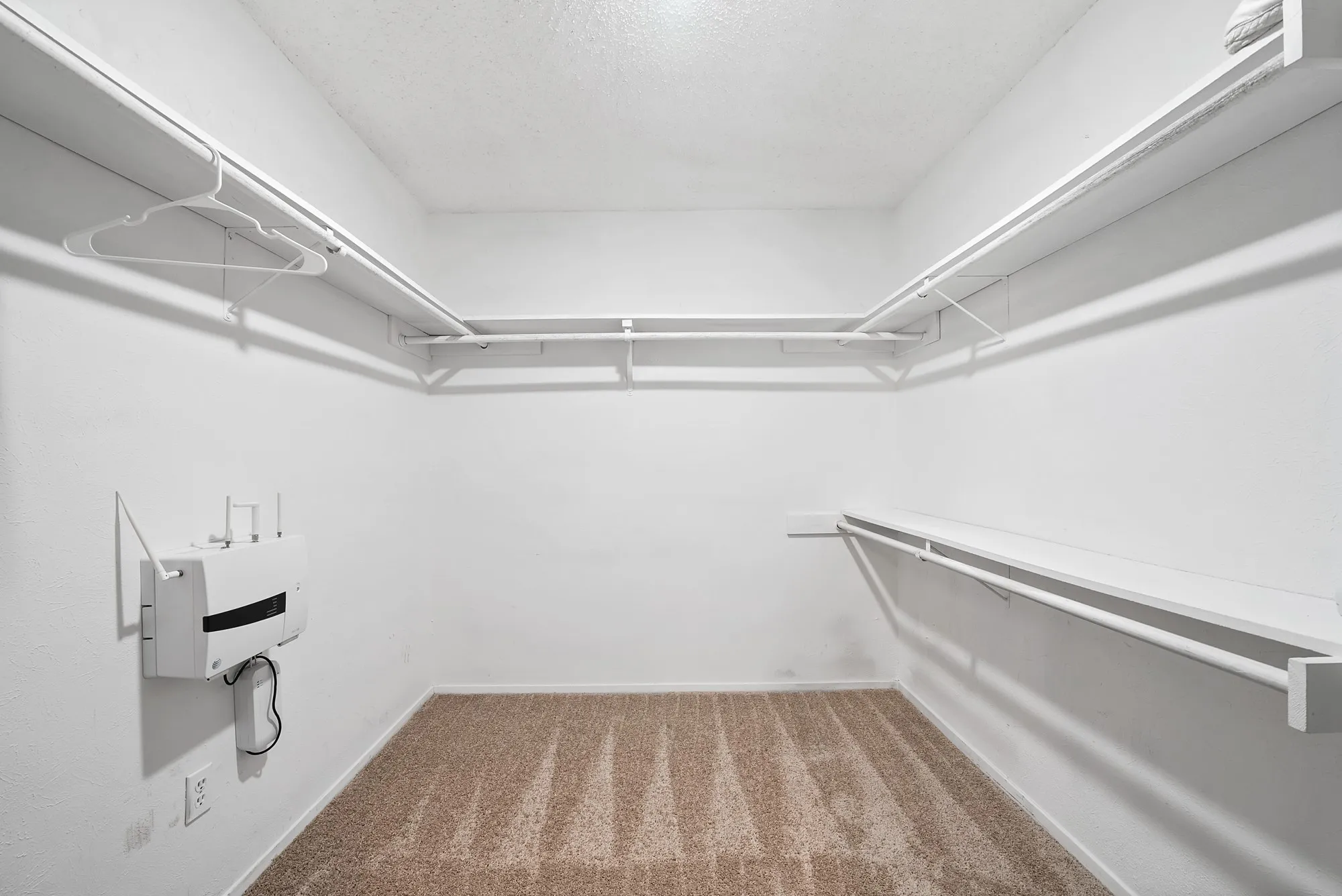 Single Family Residence For Sale in Dallas County , 1818 Sara Lane, Richardson, Texas 75081, 3 Bedroom, 3 Bathroom, 2 Garage spaces, 2,104 Sqft, built in 1977, mls#21365011, Real Estate Agent in Richardson, Homes For Sale in Dallas county, Homes For Sale in Richardson, Realtor in Richardson Texas, Real Estate Brokerage Independent Realty Texas, Luminita Cordes Realtor
