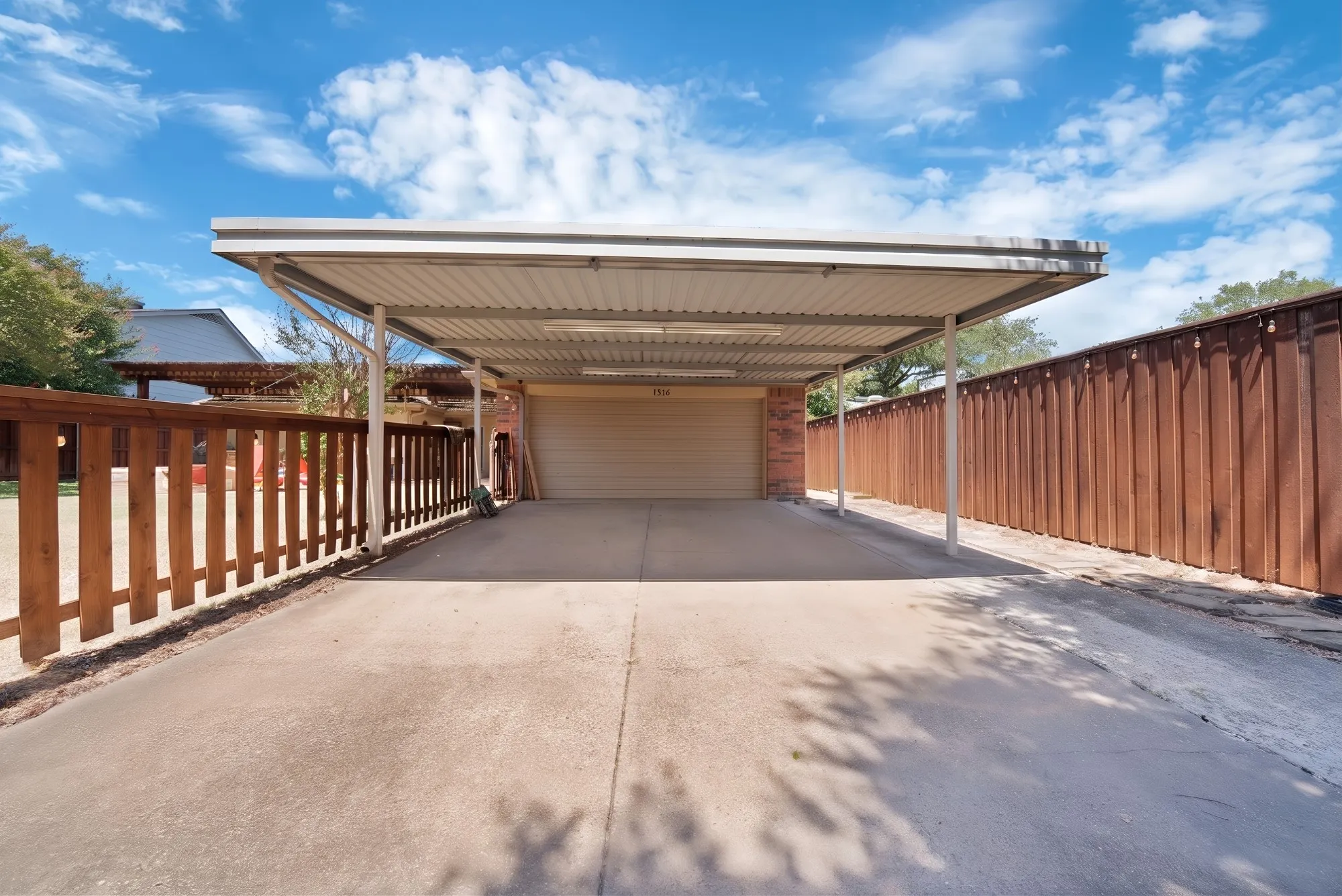 Single Family Residence For Sale in Dallas County , 1818 Sara Lane, Richardson, Texas 75081, 3 Bedroom, 3 Bathroom, 2 Garage spaces, 2,104 Sqft, built in 1977, mls#21365011, Real Estate Agent in Richardson, Homes For Sale in Dallas county, Homes For Sale in Richardson, Realtor in Richardson Texas, Real Estate Brokerage Independent Realty Texas, Luminita Cordes Realtor