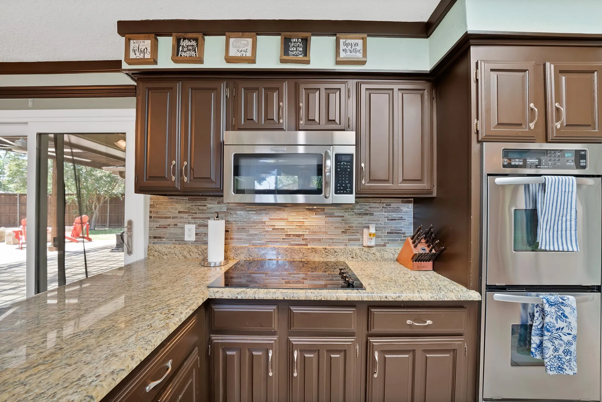 Single Family Residence For Sale in Dallas County , 1818 Sara Lane, Richardson, Texas 75081, 3 Bedroom, 3 Bathroom, 2 Garage spaces, 2,104 Sqft, built in 1977, mls#21365011, Real Estate Agent in Richardson, Homes For Sale in Dallas county, Homes For Sale in Richardson, Realtor in Richardson Texas, Real Estate Brokerage Independent Realty Texas, Luminita Cordes Realtor