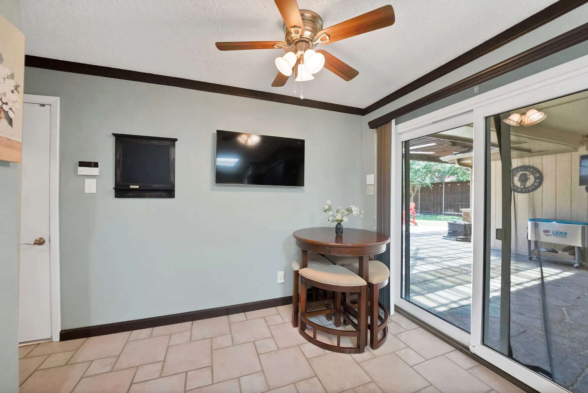 Single Family Residence For Sale in Dallas County , 1818 Sara Lane, Richardson, Texas 75081, 3 Bedroom, 3 Bathroom, 2 Garage spaces, 2,104 Sqft, built in 1977, mls#21365011, Real Estate Agent in Richardson, Homes For Sale in Dallas county, Homes For Sale in Richardson, Realtor in Richardson Texas, Real Estate Brokerage Independent Realty Texas, Luminita Cordes Realtor