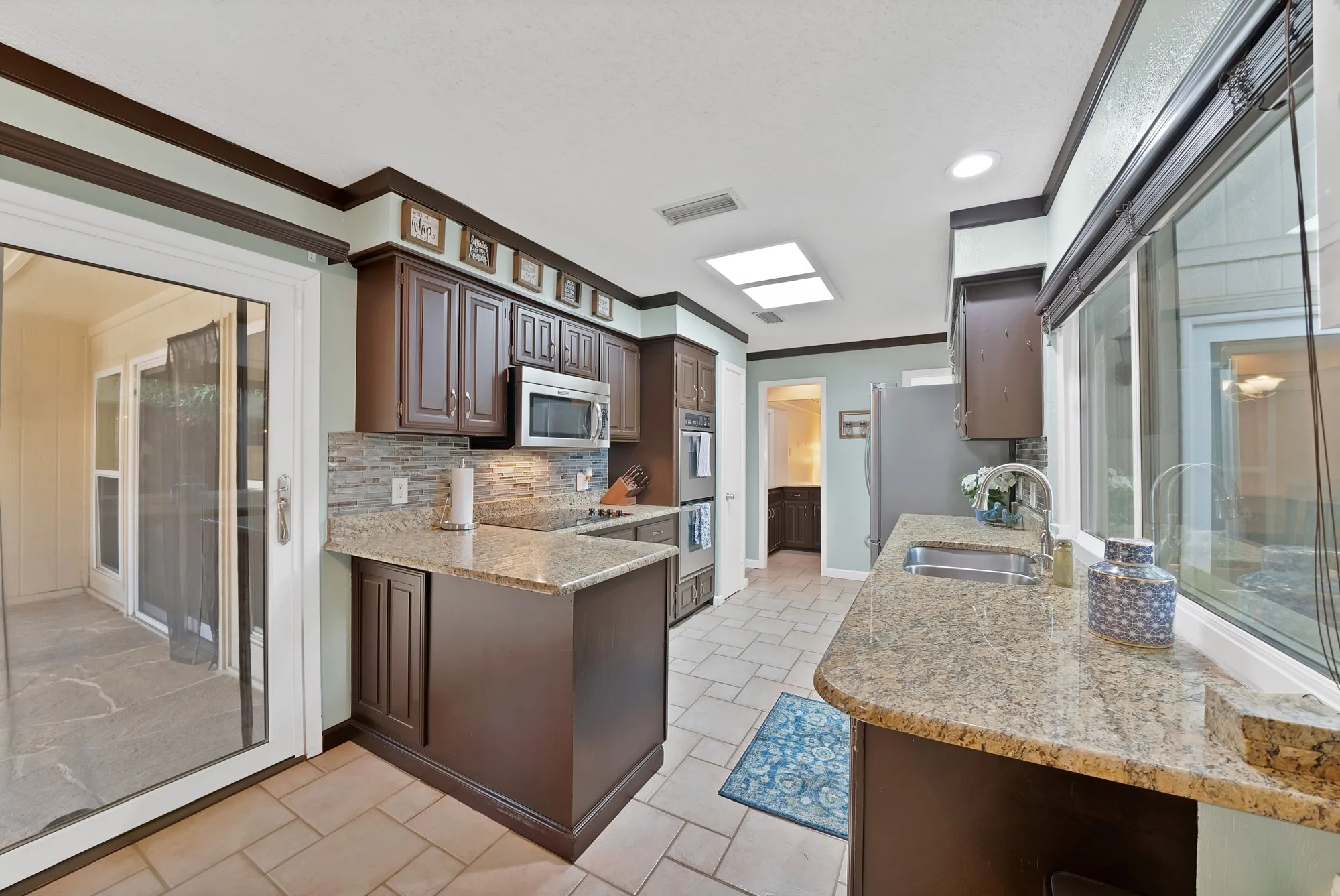 Single Family Residence For Sale in Dallas County , 1818 Sara Lane, Richardson, Texas 75081, 3 Bedroom, 3 Bathroom, 2 Garage spaces, 2,104 Sqft, built in 1977, mls#21365011, Real Estate Agent in Richardson, Homes For Sale in Dallas county, Homes For Sale in Richardson, Realtor in Richardson Texas, Real Estate Brokerage Independent Realty Texas, Luminita Cordes Realtor