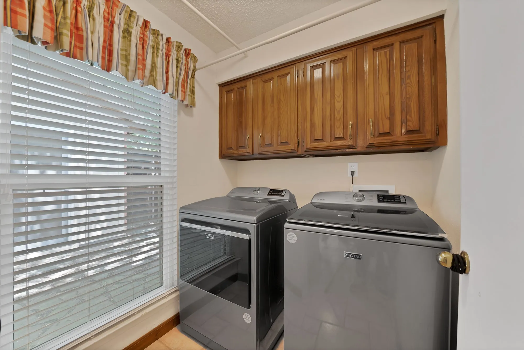 Single Family Residence For Sale in Dallas County , 1818 Sara Lane, Richardson, Texas 75081, 3 Bedroom, 3 Bathroom, 2 Garage spaces, 2,104 Sqft, built in 1977, mls#21365011, Real Estate Agent in Richardson, Homes For Sale in Dallas county, Homes For Sale in Richardson, Realtor in Richardson Texas, Real Estate Brokerage Independent Realty Texas, Luminita Cordes Realtor