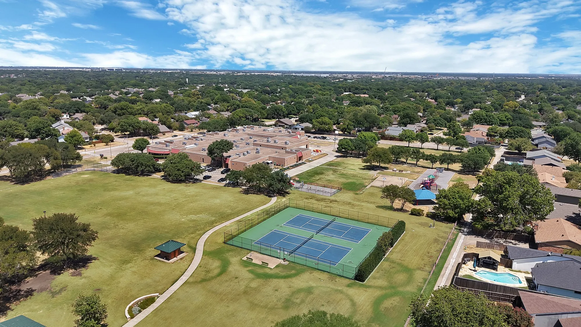 Single Family Residence For Sale in Dallas County , 1818 Sara Lane, Richardson, Texas 75081, 3 Bedroom, 3 Bathroom, 2 Garage spaces, 2,104 Sqft, built in 1977, mls#21365011, Real Estate Agent in Richardson, Homes For Sale in Dallas county, Homes For Sale in Richardson, Realtor in Richardson Texas, Real Estate Brokerage Independent Realty Texas, Luminita Cordes Realtor