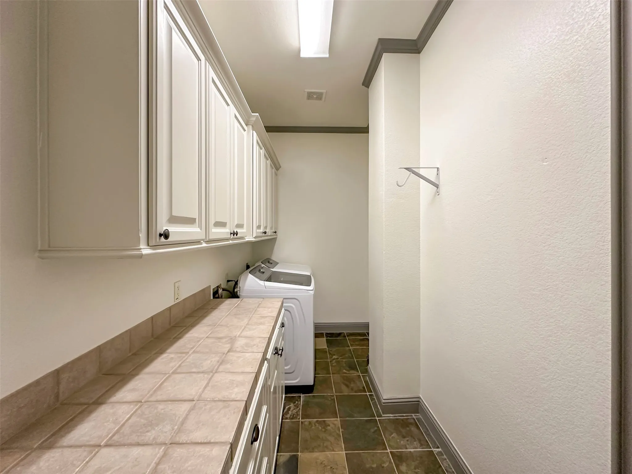 Duplex For Rent in Dallas County , 5436 Longview Street, Dallas, Texas 75206, 3 Bedroom, 4 Bathroom, 2 Garage spaces, 3,126 Sqft, built in 2005, mls#21365773, Real Estate Agent in Dallas, Homes For Rent in Dallas county, Homes For Rent in Dallas, Realtor in Dallas Texas, Real Estate Brokerage Independent Realty Texas, Luminita Cordes Realtor