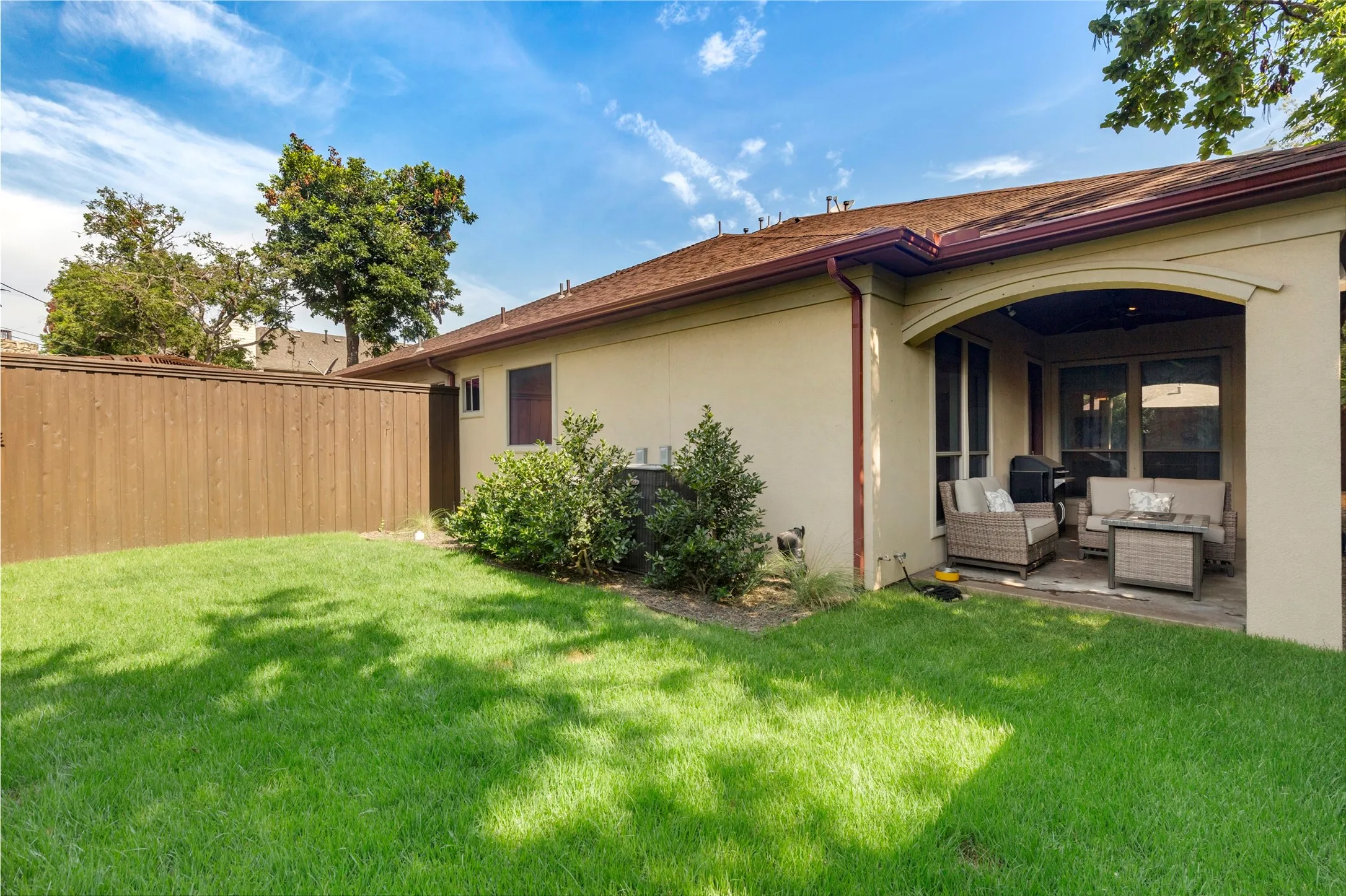 Duplex For Rent in Dallas County , 5436 Longview Street, Dallas, Texas 75206, 3 Bedroom, 4 Bathroom, 2 Garage spaces, 3,126 Sqft, built in 2005, mls#21365773, Real Estate Agent in Dallas, Homes For Rent in Dallas county, Homes For Rent in Dallas, Realtor in Dallas Texas, Real Estate Brokerage Independent Realty Texas, Luminita Cordes Realtor