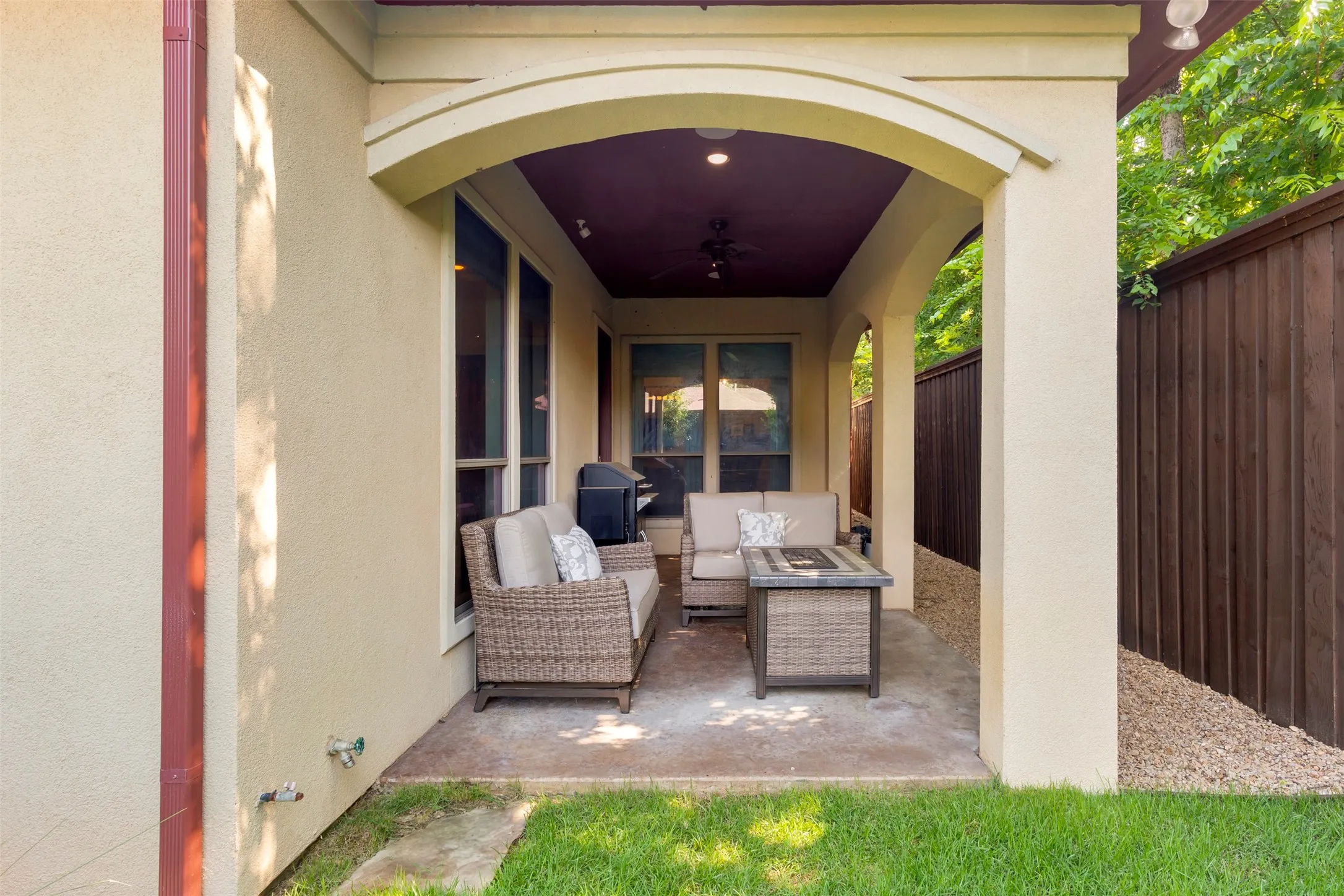 Duplex For Rent in Dallas County , 5436 Longview Street, Dallas, Texas 75206, 3 Bedroom, 4 Bathroom, 2 Garage spaces, 3,126 Sqft, built in 2005, mls#21365773, Real Estate Agent in Dallas, Homes For Rent in Dallas county, Homes For Rent in Dallas, Realtor in Dallas Texas, Real Estate Brokerage Independent Realty Texas, Luminita Cordes Realtor