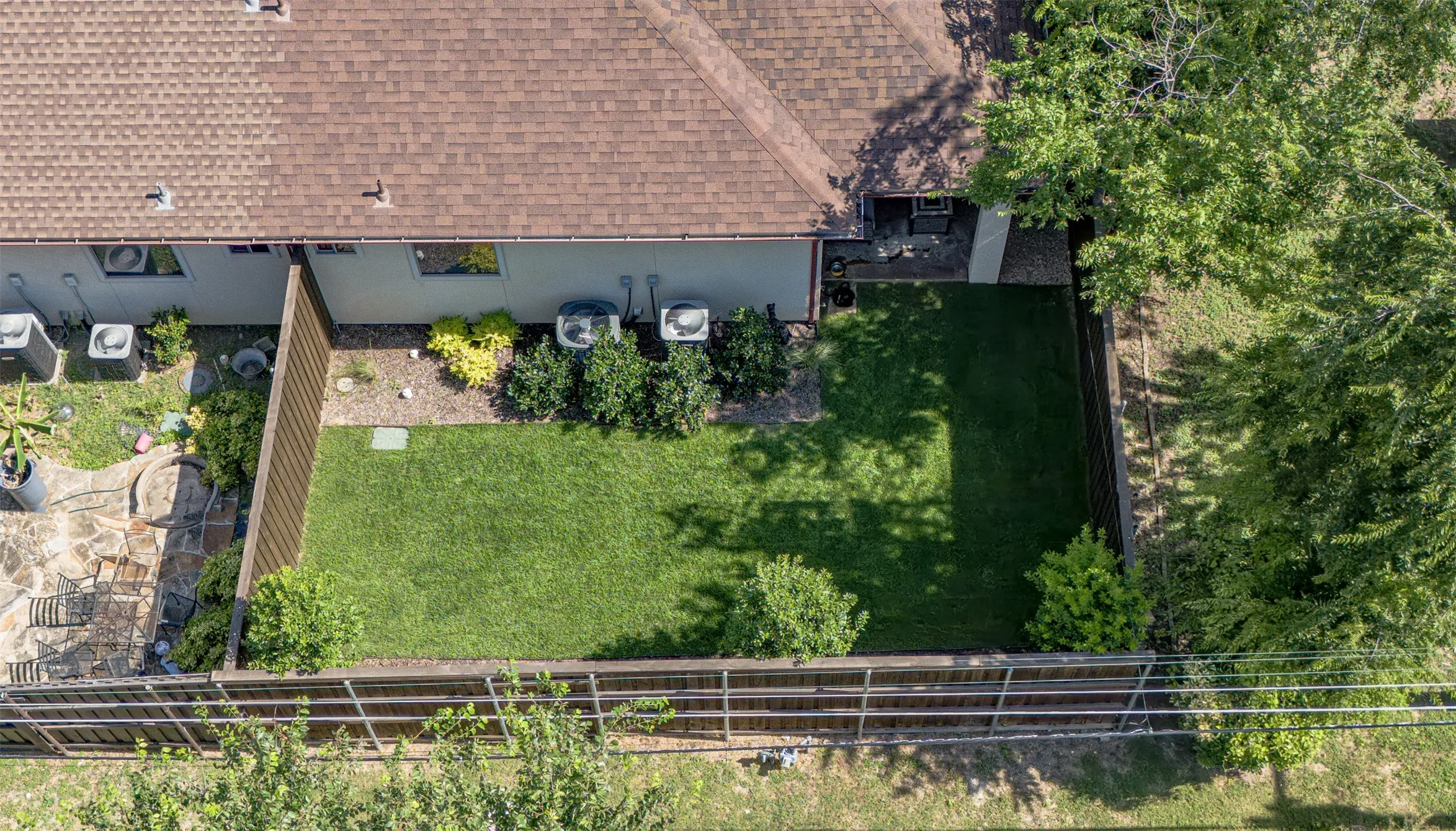 Duplex For Rent in Dallas County , 5436 Longview Street, Dallas, Texas 75206, 3 Bedroom, 4 Bathroom, 2 Garage spaces, 3,126 Sqft, built in 2005, mls#21365773, Real Estate Agent in Dallas, Homes For Rent in Dallas county, Homes For Rent in Dallas, Realtor in Dallas Texas, Real Estate Brokerage Independent Realty Texas, Luminita Cordes Realtor