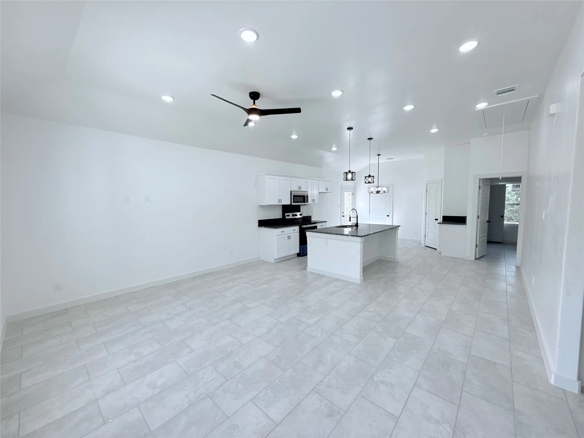 Single Family Residence For Sale in Medina County , 509 Judson Drive, Devine, Texas 78016, 3 Bedroom, 2 Bathroom, Garage spaces, 1,250 Sqft, built in 2026, Price $234,000, mls#21366150, Real Estate Agent in Devine, Homes For Sale in Medina county, Homes For Sale in Devine, Realtor in Devine Texas, Real Estate Brokerage Independent Realty Texas, Luminita Cordes Realtor