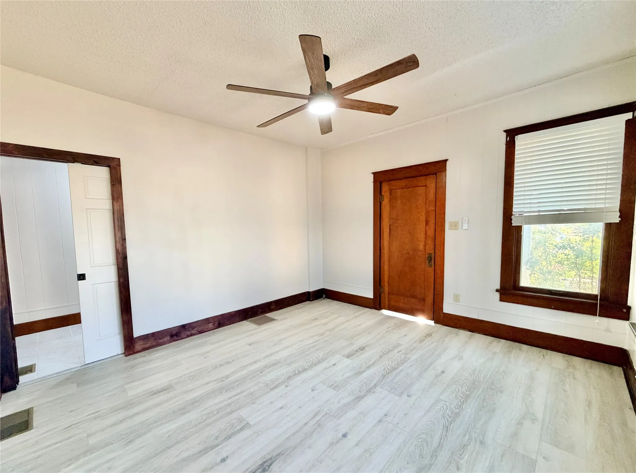 Single Family Residence For Sale in Taylor County , 406 Locust, Merkel, Texas 79536, 3 Bedroom, 2 Bathroom, Garage spaces, 1,756 Sqft, built in 1915, mls#21365844, Real Estate Agent in Merkel, Homes For Sale in Taylor county, Homes For Sale in Merkel, Realtor in Merkel Texas, Real Estate Brokerage Independent Realty Texas, Luminita Cordes Realtor