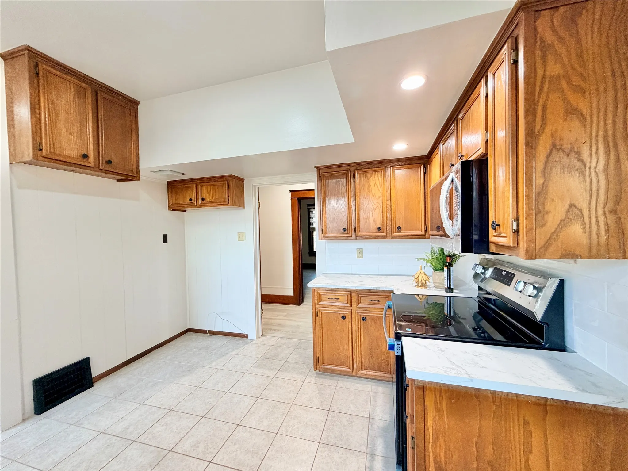 Single Family Residence For Sale in Taylor County , 406 Locust, Merkel, Texas 79536, 3 Bedroom, 2 Bathroom, Garage spaces, 1,756 Sqft, built in 1915, mls#21365844, Real Estate Agent in Merkel, Homes For Sale in Taylor county, Homes For Sale in Merkel, Realtor in Merkel Texas, Real Estate Brokerage Independent Realty Texas, Luminita Cordes Realtor