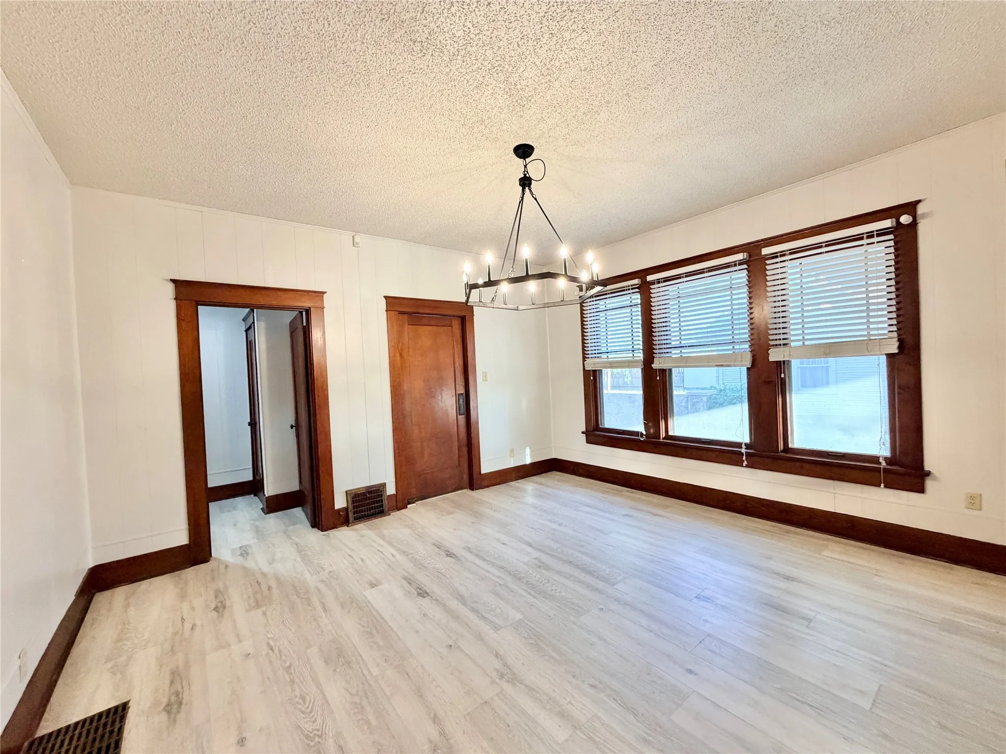 Single Family Residence For Sale in Taylor County , 406 Locust, Merkel, Texas 79536, 3 Bedroom, 2 Bathroom, Garage spaces, 1,756 Sqft, built in 1915, mls#21365844, Real Estate Agent in Merkel, Homes For Sale in Taylor county, Homes For Sale in Merkel, Realtor in Merkel Texas, Real Estate Brokerage Independent Realty Texas, Luminita Cordes Realtor