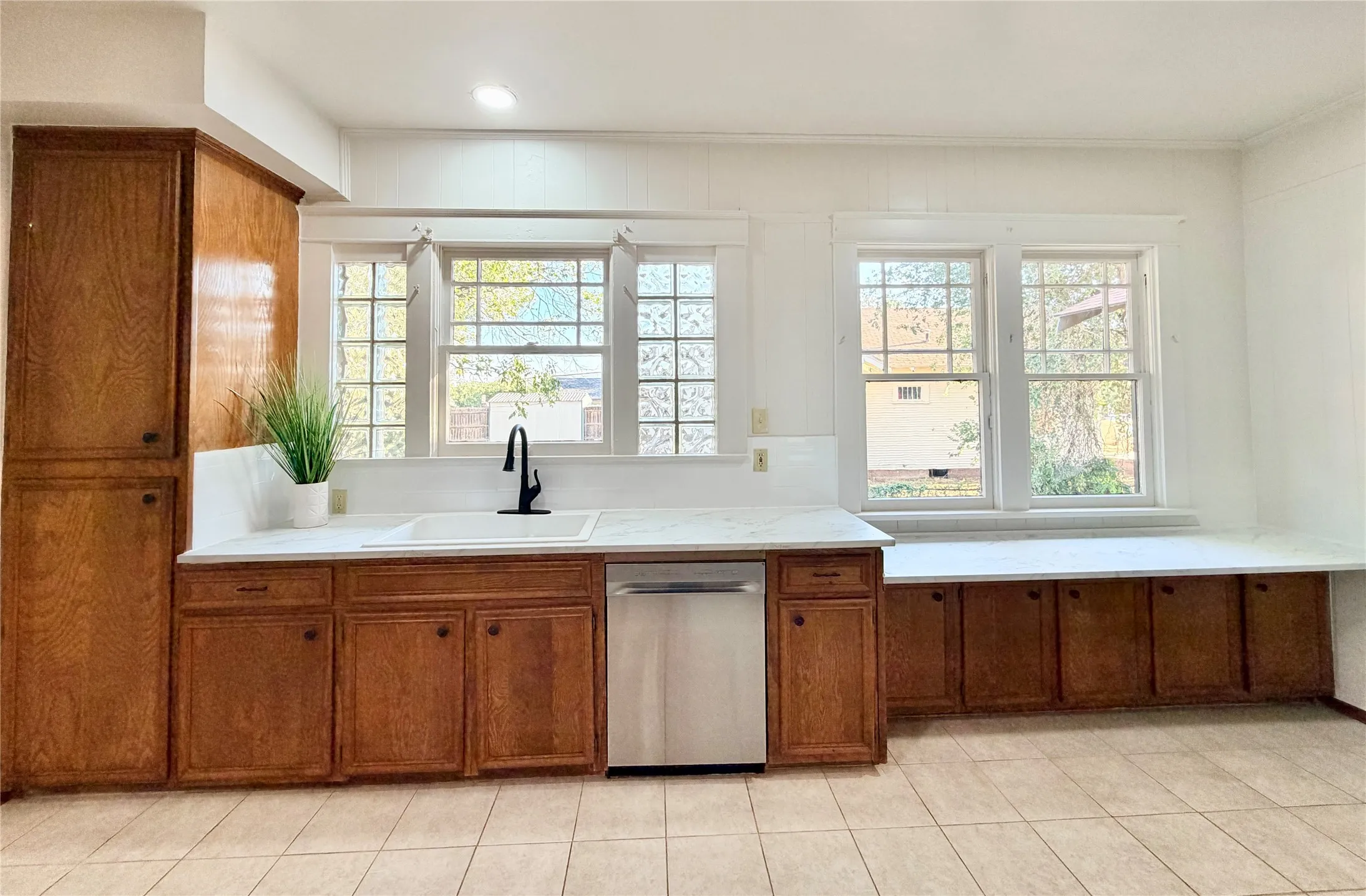 Single Family Residence For Sale in Taylor County , 406 Locust, Merkel, Texas 79536, 3 Bedroom, 2 Bathroom, Garage spaces, 1,756 Sqft, built in 1915, mls#21365844, Real Estate Agent in Merkel, Homes For Sale in Taylor county, Homes For Sale in Merkel, Realtor in Merkel Texas, Real Estate Brokerage Independent Realty Texas, Luminita Cordes Realtor