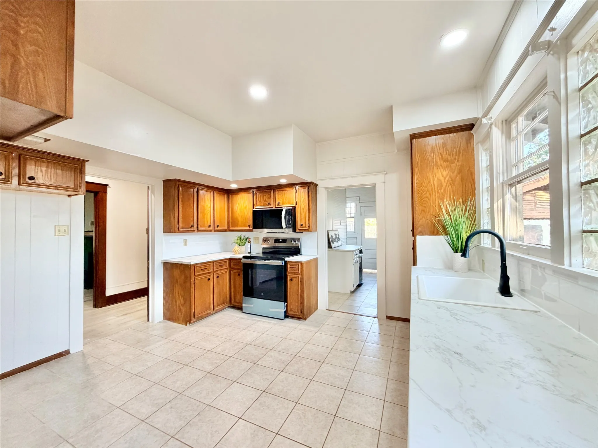 Single Family Residence For Sale in Taylor County , 406 Locust, Merkel, Texas 79536, 3 Bedroom, 2 Bathroom, Garage spaces, 1,756 Sqft, built in 1915, mls#21365844, Real Estate Agent in Merkel, Homes For Sale in Taylor county, Homes For Sale in Merkel, Realtor in Merkel Texas, Real Estate Brokerage Independent Realty Texas, Luminita Cordes Realtor