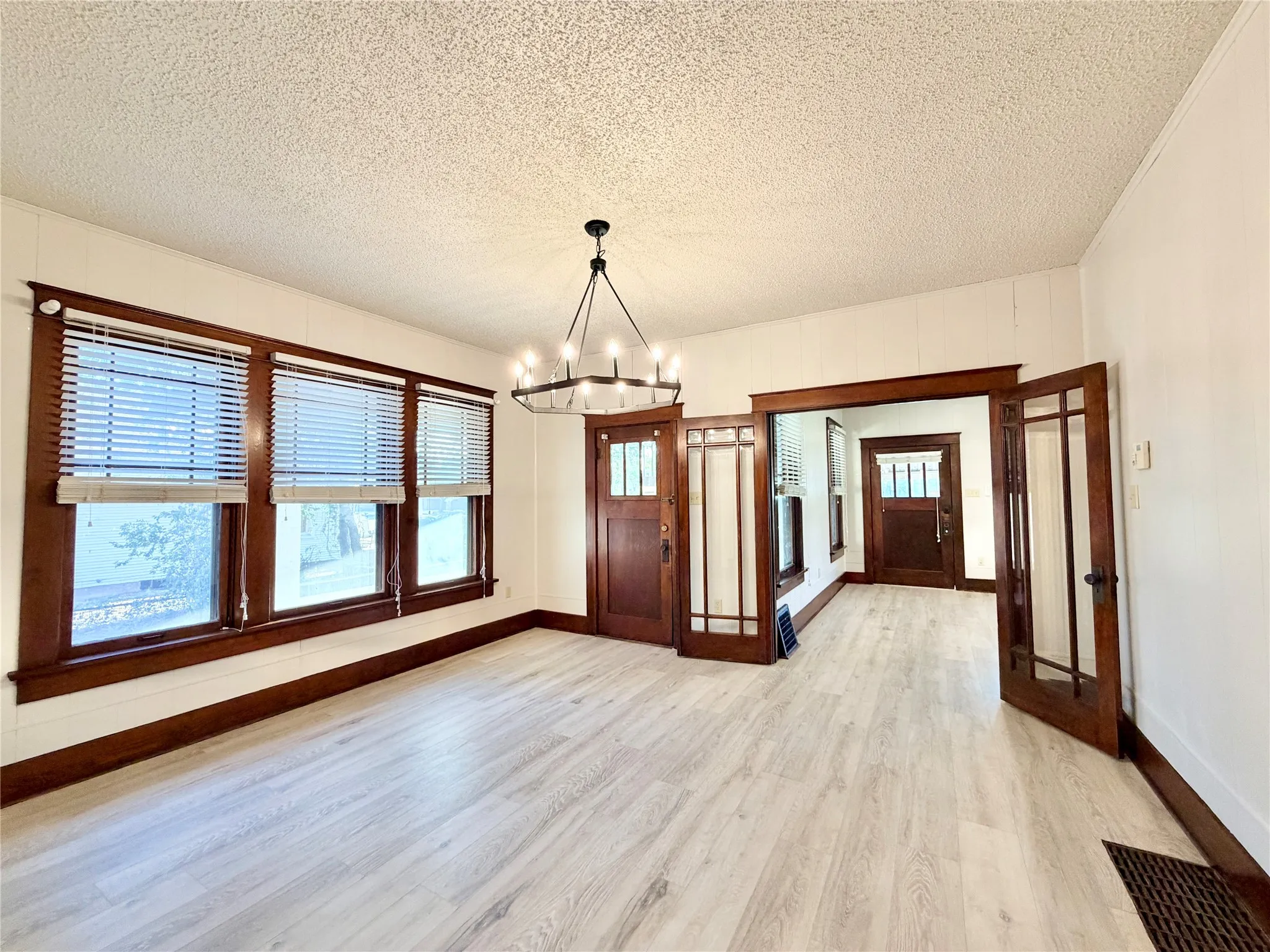 Single Family Residence For Sale in Taylor County , 406 Locust, Merkel, Texas 79536, 3 Bedroom, 2 Bathroom, Garage spaces, 1,756 Sqft, built in 1915, mls#21365844, Real Estate Agent in Merkel, Homes For Sale in Taylor county, Homes For Sale in Merkel, Realtor in Merkel Texas, Real Estate Brokerage Independent Realty Texas, Luminita Cordes Realtor