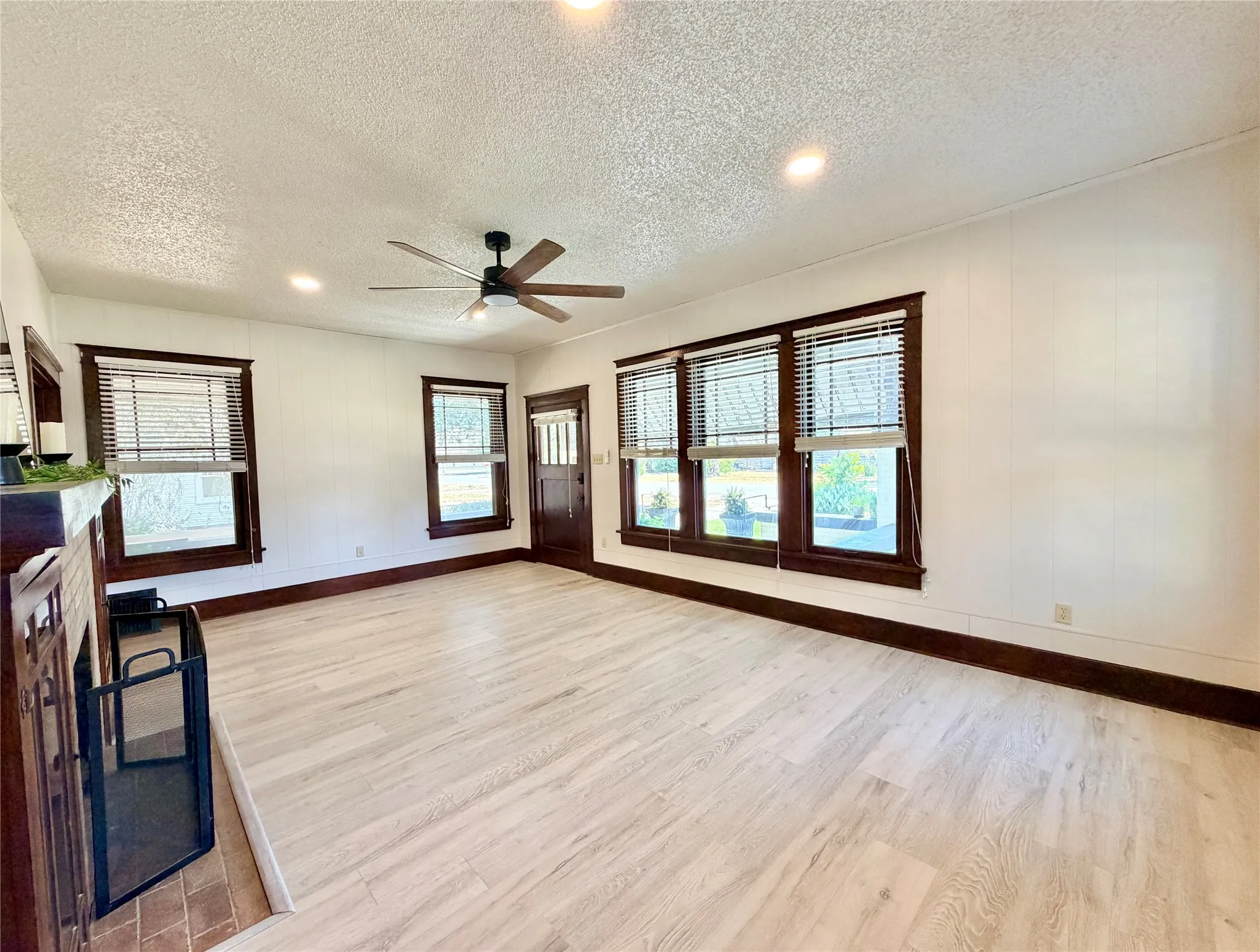 Single Family Residence For Sale in Taylor County , 406 Locust, Merkel, Texas 79536, 3 Bedroom, 2 Bathroom, Garage spaces, 1,756 Sqft, built in 1915, mls#21365844, Real Estate Agent in Merkel, Homes For Sale in Taylor county, Homes For Sale in Merkel, Realtor in Merkel Texas, Real Estate Brokerage Independent Realty Texas, Luminita Cordes Realtor
