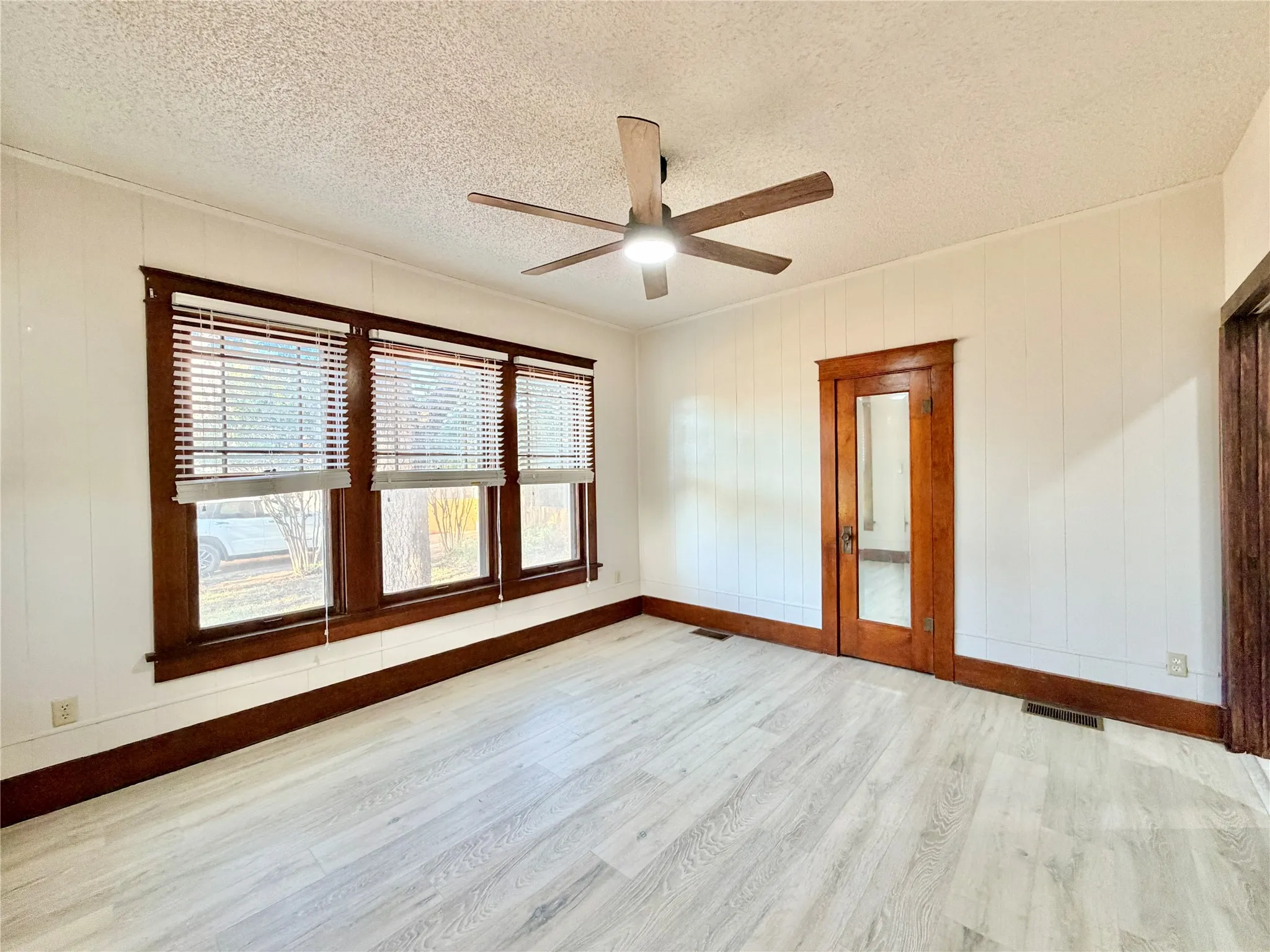 Single Family Residence For Sale in Taylor County , 406 Locust, Merkel, Texas 79536, 3 Bedroom, 2 Bathroom, Garage spaces, 1,756 Sqft, built in 1915, mls#21365844, Real Estate Agent in Merkel, Homes For Sale in Taylor county, Homes For Sale in Merkel, Realtor in Merkel Texas, Real Estate Brokerage Independent Realty Texas, Luminita Cordes Realtor