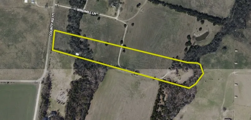 Aerial Site Plan. Outlining the boundaries and surrounding roads of the property