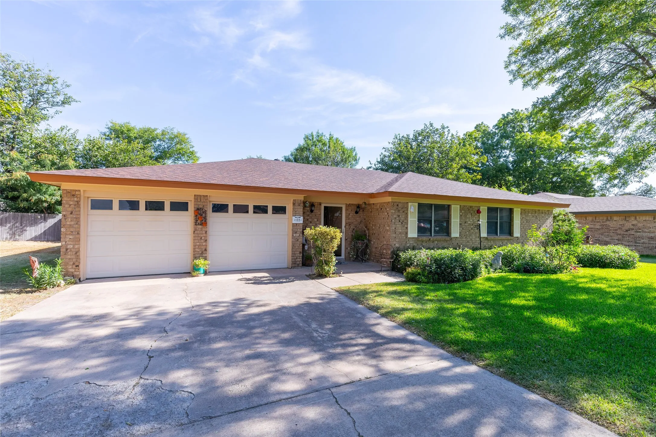 Single Family Residence For Sale in Callahan County , 122 Century Lane, Clyde, Texas 79510, 3 Bedroom, 2 Bathroom, 2 Garage spaces, 1,752 Sqft, built in 1979, mls#21357209, Real Estate Agent in Clyde, Homes For Sale in Callahan county, Homes For Sale in Clyde, Realtor in Clyde Texas, Real Estate Brokerage Independent Realty Texas, Luminita Cordes Realtor
