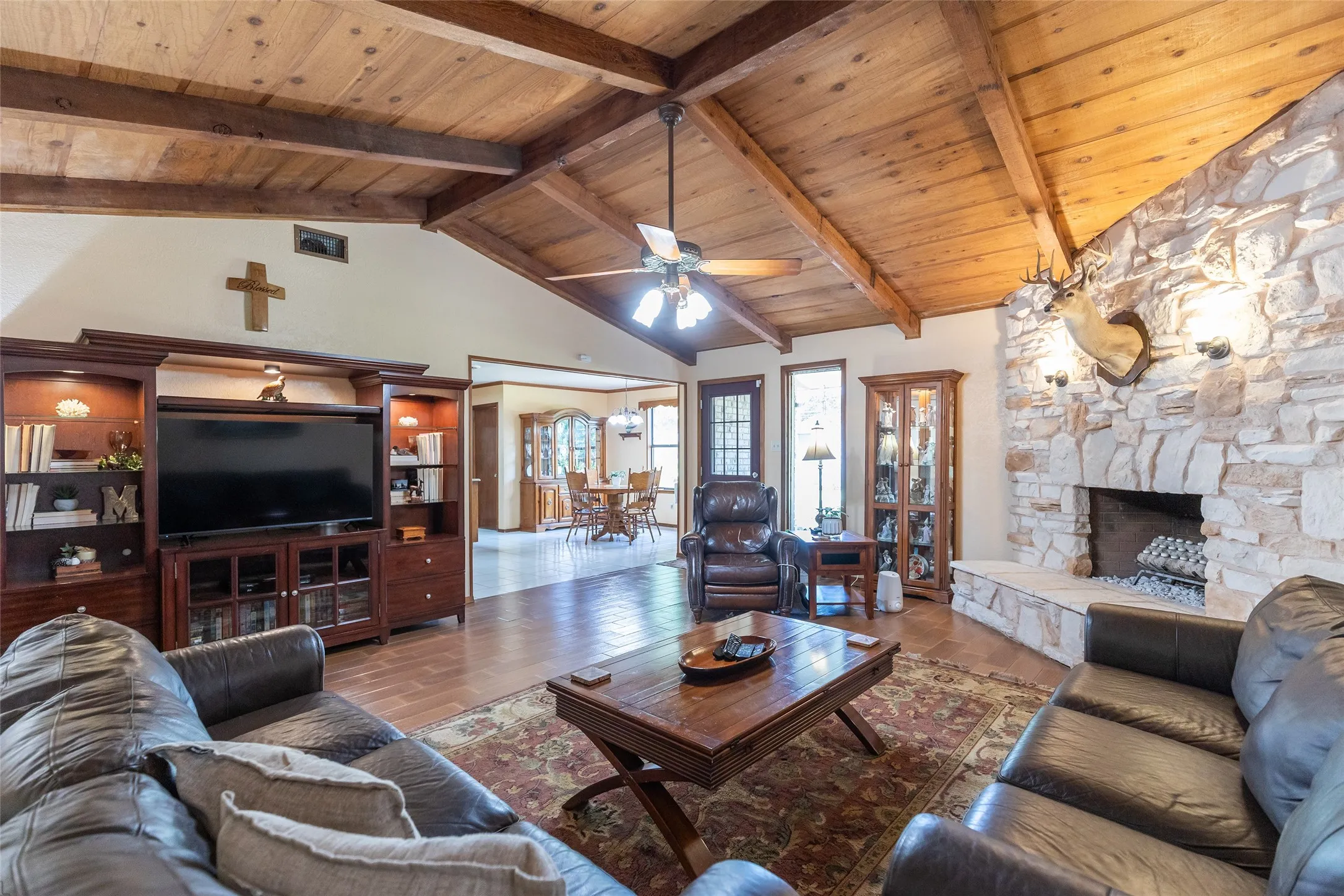 Single Family Residence For Sale in Callahan County , 122 Century Lane, Clyde, Texas 79510, 3 Bedroom, 2 Bathroom, 2 Garage spaces, 1,752 Sqft, built in 1979, mls#21357209, Real Estate Agent in Clyde, Homes For Sale in Callahan county, Homes For Sale in Clyde, Realtor in Clyde Texas, Real Estate Brokerage Independent Realty Texas, Luminita Cordes Realtor