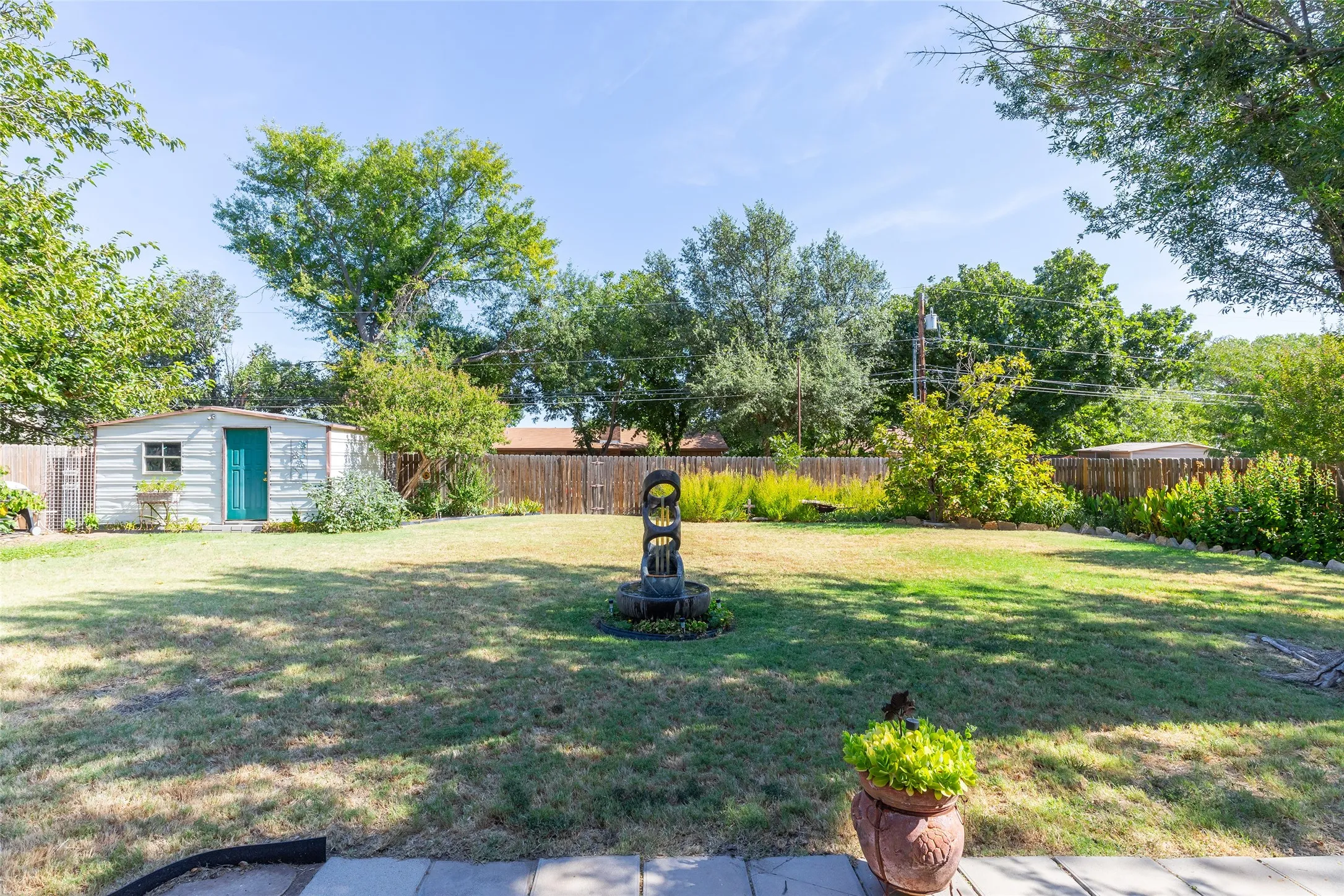 Single Family Residence For Sale in Callahan County , 122 Century Lane, Clyde, Texas 79510, 3 Bedroom, 2 Bathroom, 2 Garage spaces, 1,752 Sqft, built in 1979, mls#21357209, Real Estate Agent in Clyde, Homes For Sale in Callahan county, Homes For Sale in Clyde, Realtor in Clyde Texas, Real Estate Brokerage Independent Realty Texas, Luminita Cordes Realtor