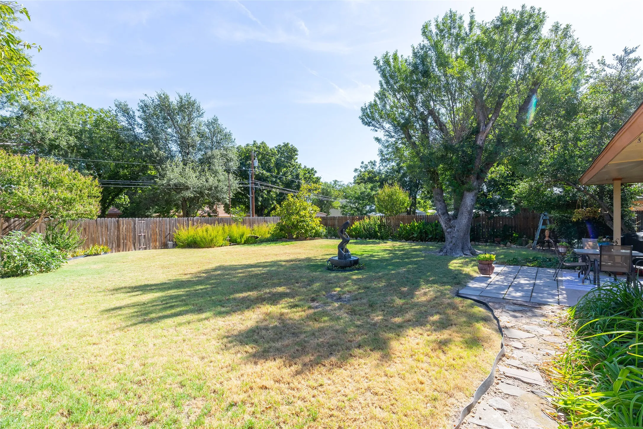 Single Family Residence For Sale in Callahan County , 122 Century Lane, Clyde, Texas 79510, 3 Bedroom, 2 Bathroom, 2 Garage spaces, 1,752 Sqft, built in 1979, mls#21357209, Real Estate Agent in Clyde, Homes For Sale in Callahan county, Homes For Sale in Clyde, Realtor in Clyde Texas, Real Estate Brokerage Independent Realty Texas, Luminita Cordes Realtor