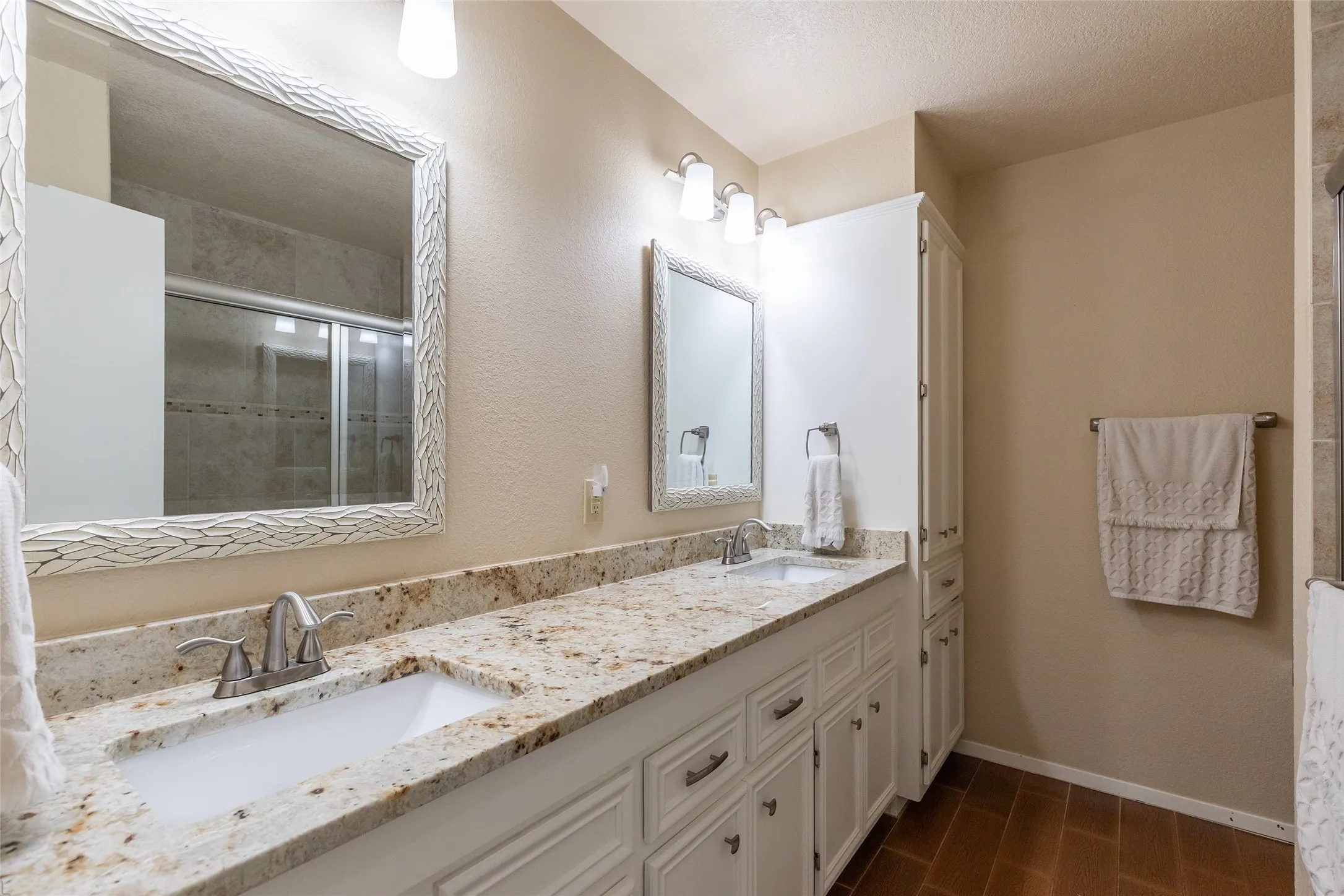 Dual Vanity guest Bathroom