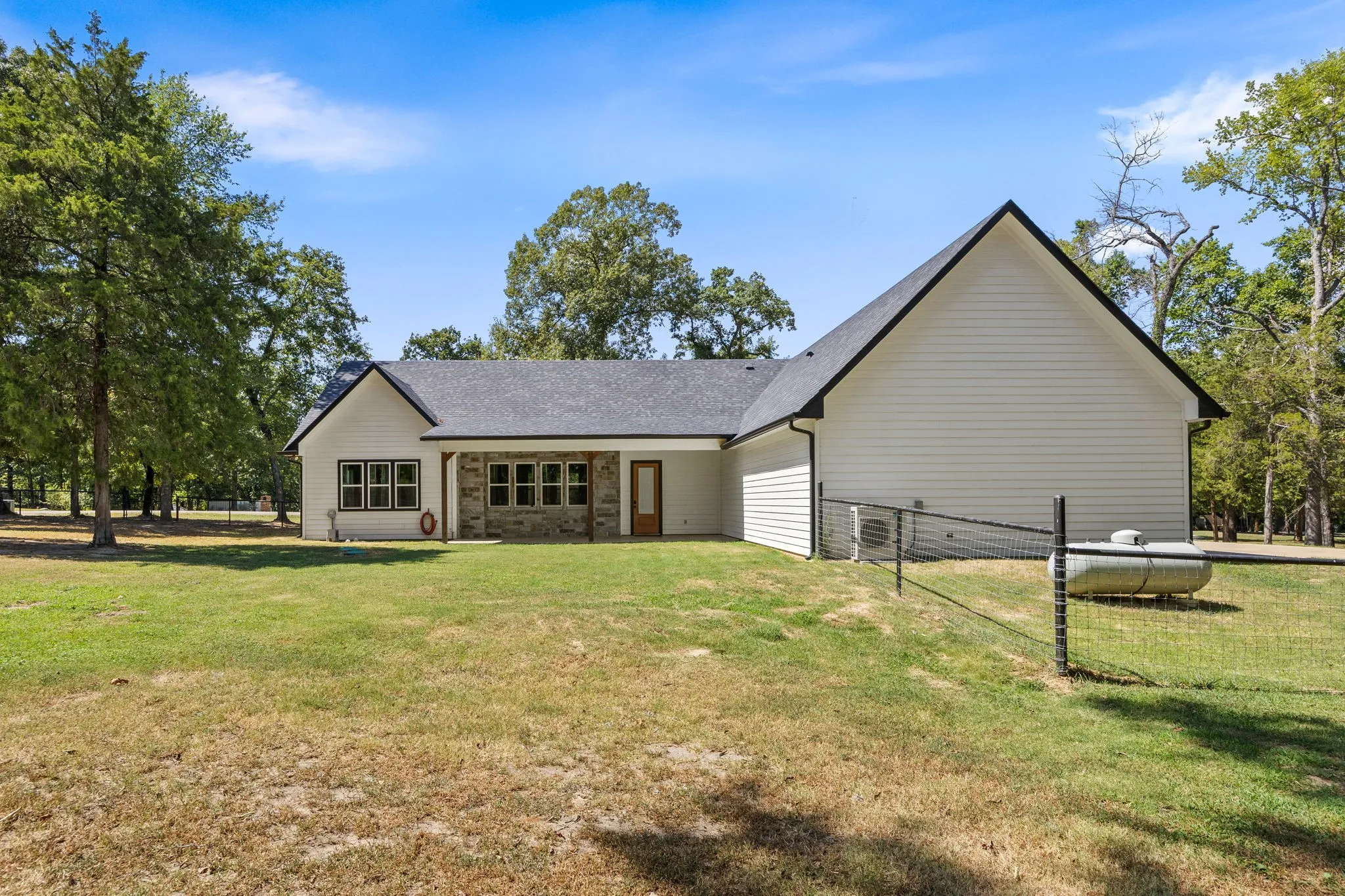 Single Family Residence For Sale in Rains County , 222 Rs County Road 4269, Emory, Texas 75440, 3 Bedroom, 3 Bathroom, 2 Garage spaces, 2,572 Sqft, built in 2023, mls#21363468, Real Estate Agent in Emory, Homes For Sale in Rains county, Homes For Sale in Emory, Realtor in Emory Texas, Real Estate Brokerage Independent Realty Texas, Luminita Cordes Realtor