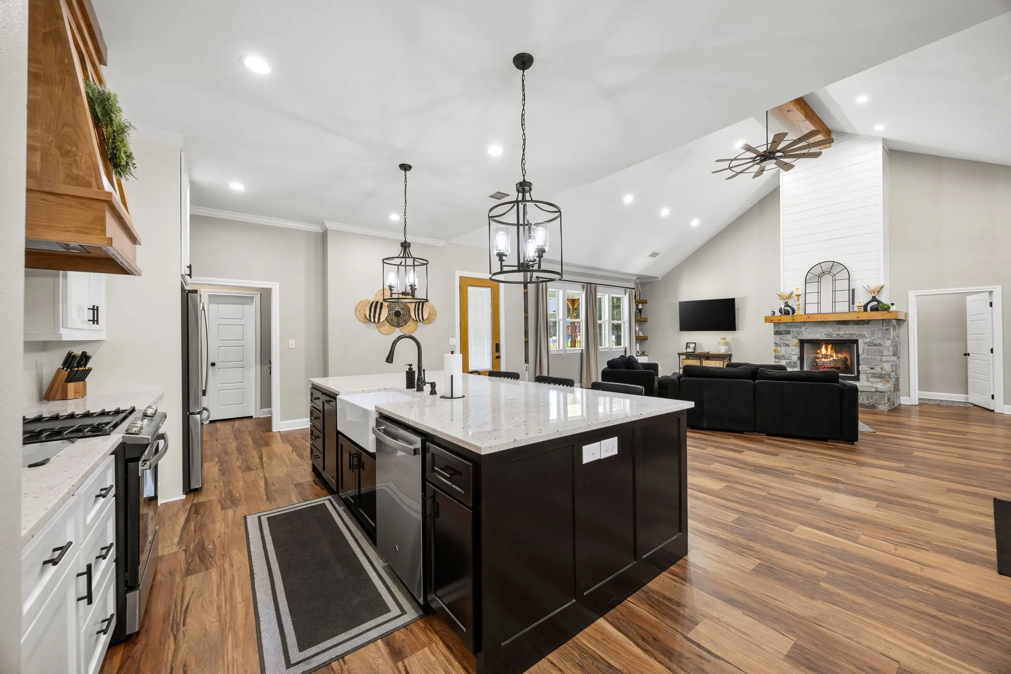 Single Family Residence For Sale in Rains County , 222 Rs County Road 4269, Emory, Texas 75440, 3 Bedroom, 3 Bathroom, 2 Garage spaces, 2,572 Sqft, built in 2023, mls#21363468, Real Estate Agent in Emory, Homes For Sale in Rains county, Homes For Sale in Emory, Realtor in Emory Texas, Real Estate Brokerage Independent Realty Texas, Luminita Cordes Realtor