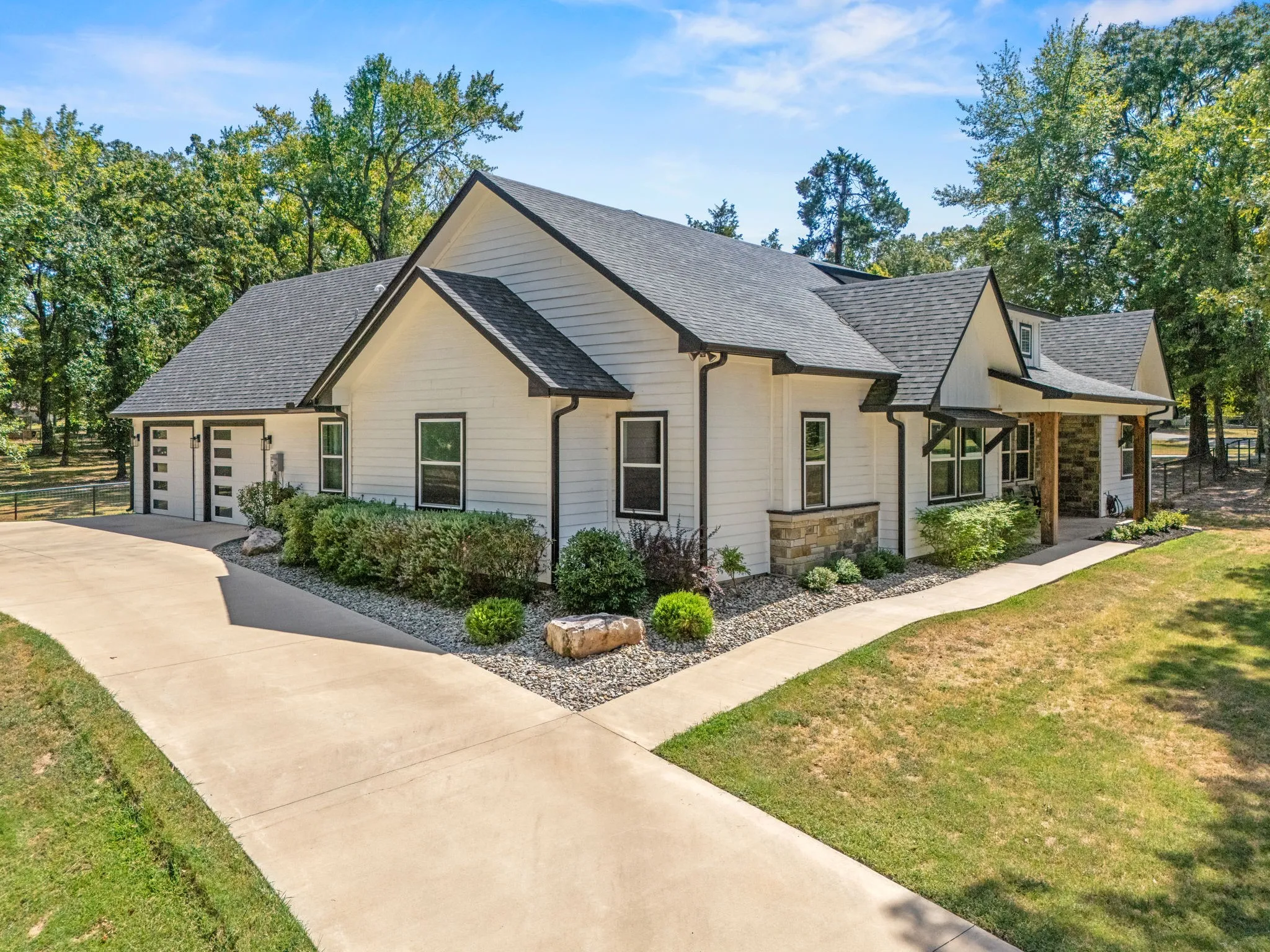 Single Family Residence For Sale in Rains County , 222 Rs County Road 4269, Emory, Texas 75440, 3 Bedroom, 3 Bathroom, 2 Garage spaces, 2,572 Sqft, built in 2023, mls#21363468, Real Estate Agent in Emory, Homes For Sale in Rains county, Homes For Sale in Emory, Realtor in Emory Texas, Real Estate Brokerage Independent Realty Texas, Luminita Cordes Realtor