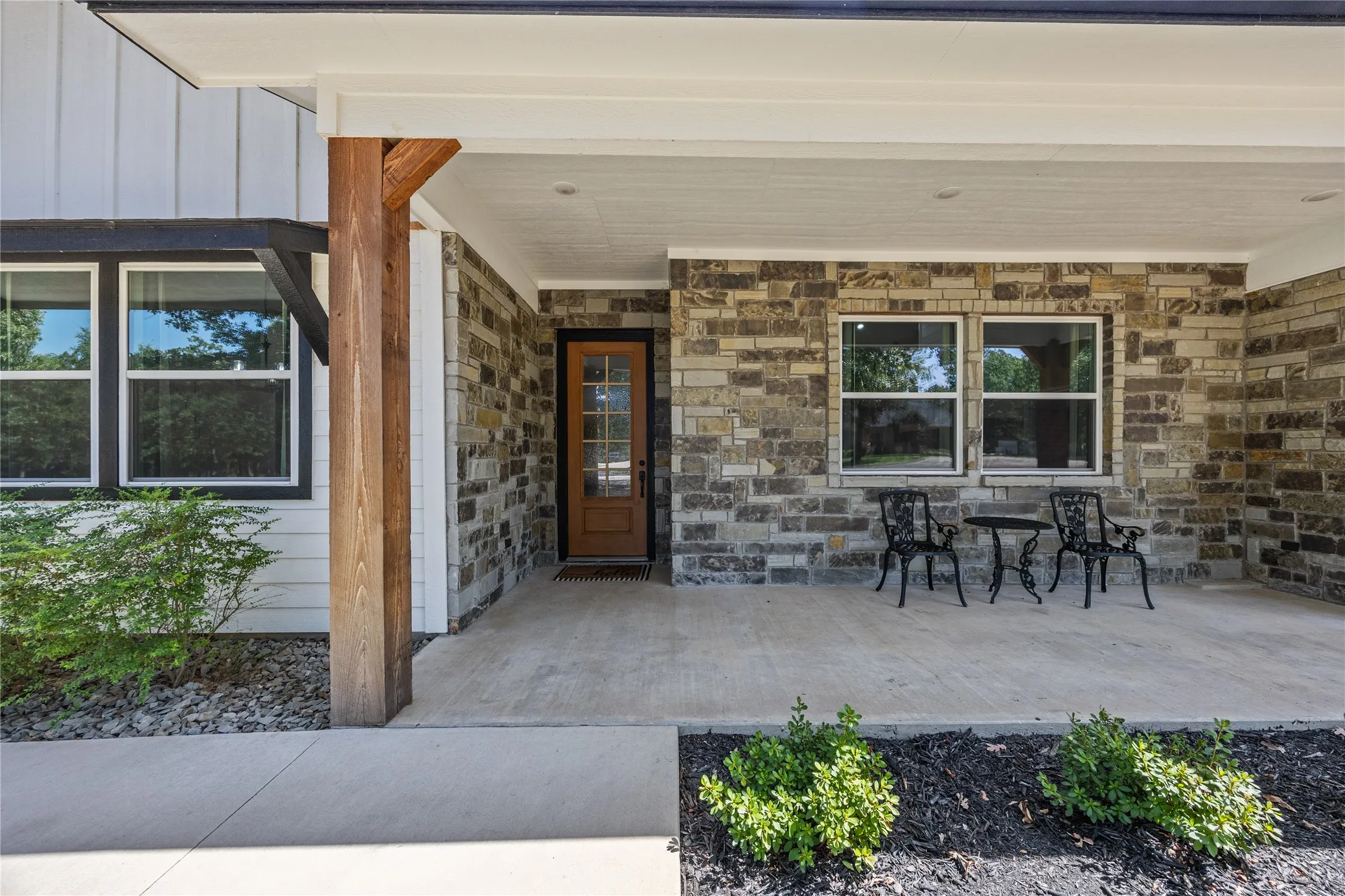 Single Family Residence For Sale in Rains County , 222 Rs County Road 4269, Emory, Texas 75440, 3 Bedroom, 3 Bathroom, 2 Garage spaces, 2,572 Sqft, built in 2023, mls#21363468, Real Estate Agent in Emory, Homes For Sale in Rains county, Homes For Sale in Emory, Realtor in Emory Texas, Real Estate Brokerage Independent Realty Texas, Luminita Cordes Realtor