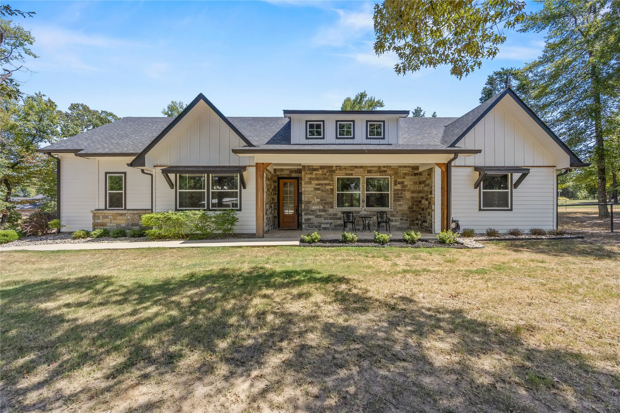 Single Family Residence For Sale in Rains County , 222 Rs County Road 4269, Emory, Texas 75440, 3 Bedroom, 3 Bathroom, 2 Garage spaces, 2,572 Sqft, built in 2023, mls#21363468, Real Estate Agent in Emory, Homes For Sale in Rains county, Homes For Sale in Emory, Realtor in Emory Texas, Real Estate Brokerage Independent Realty Texas, Luminita Cordes Realtor