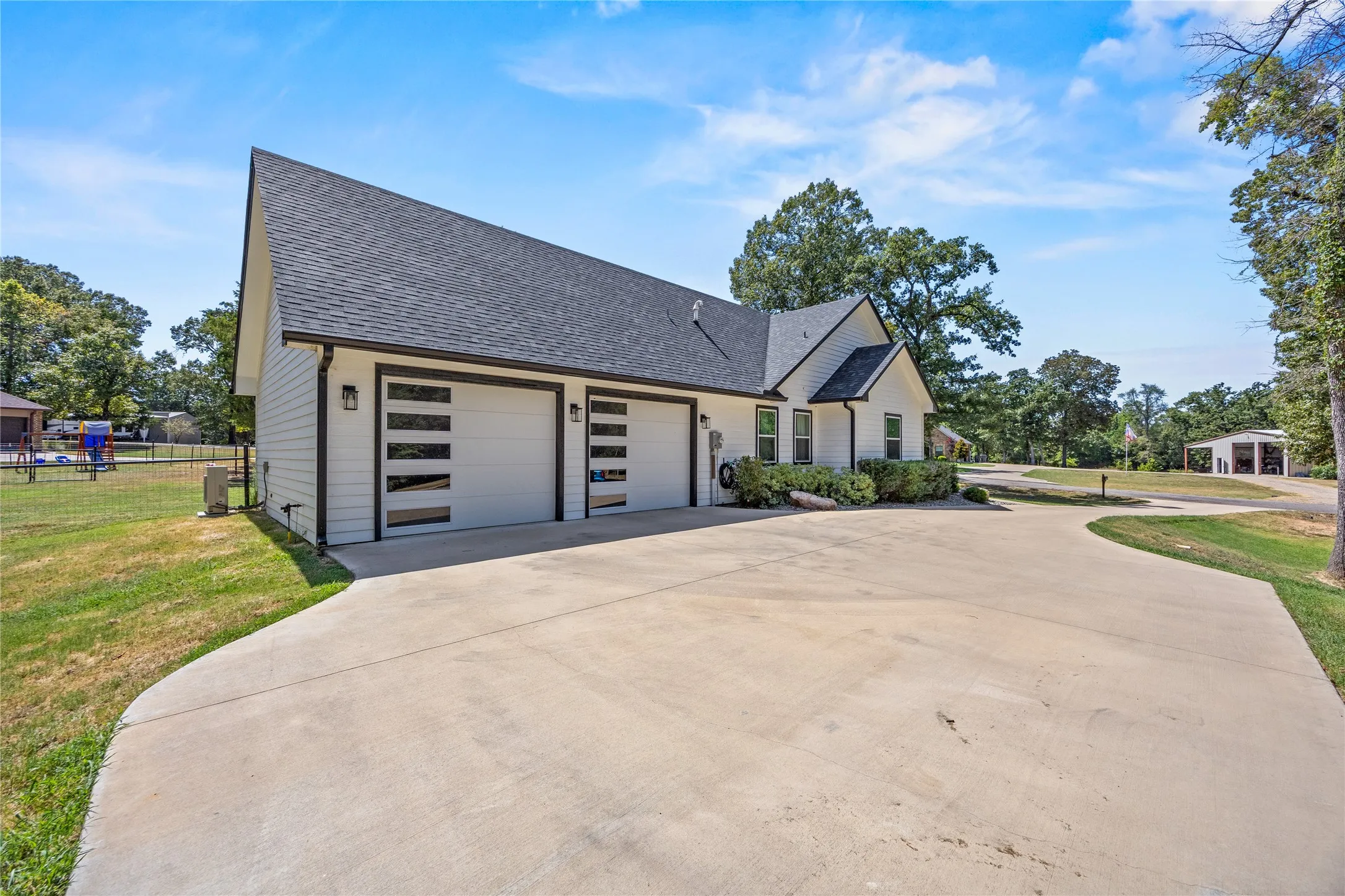 Single Family Residence For Sale in Rains County , 222 Rs County Road 4269, Emory, Texas 75440, 3 Bedroom, 3 Bathroom, 2 Garage spaces, 2,572 Sqft, built in 2023, mls#21363468, Real Estate Agent in Emory, Homes For Sale in Rains county, Homes For Sale in Emory, Realtor in Emory Texas, Real Estate Brokerage Independent Realty Texas, Luminita Cordes Realtor