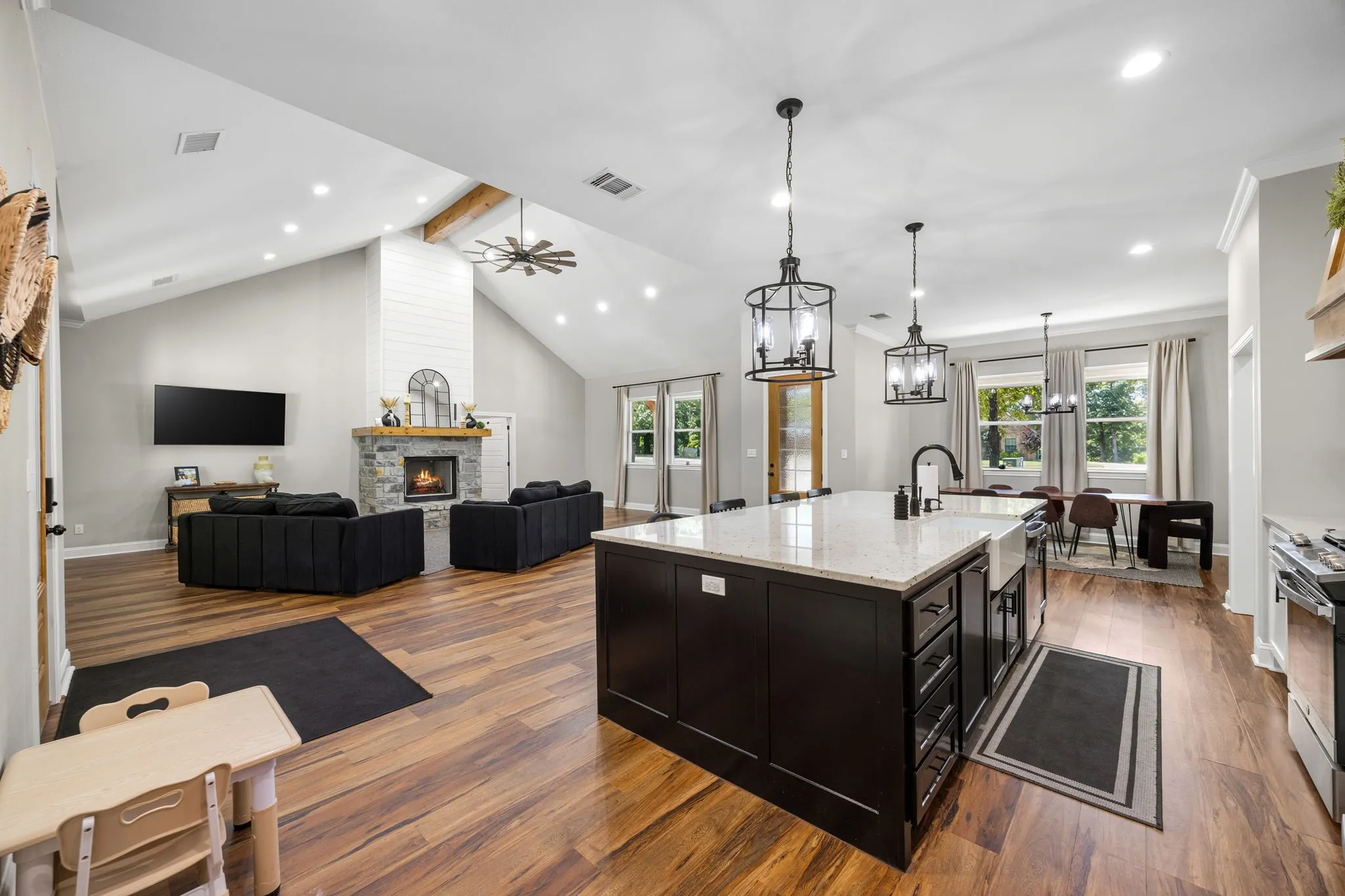 Single Family Residence For Sale in Rains County , 222 Rs County Road 4269, Emory, Texas 75440, 3 Bedroom, 3 Bathroom, 2 Garage spaces, 2,572 Sqft, built in 2023, mls#21363468, Real Estate Agent in Emory, Homes For Sale in Rains county, Homes For Sale in Emory, Realtor in Emory Texas, Real Estate Brokerage Independent Realty Texas, Luminita Cordes Realtor