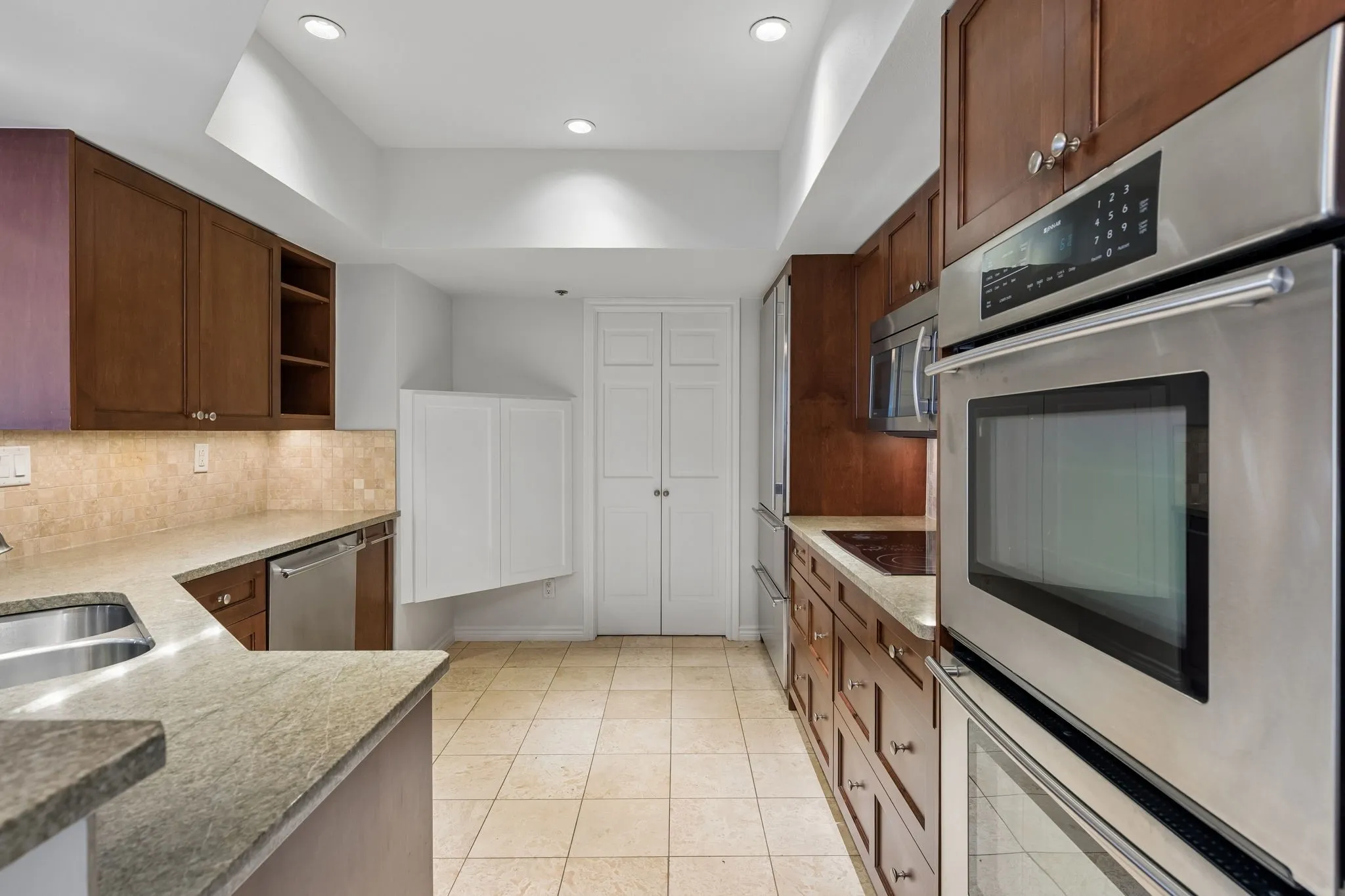 Condominium For Rent in Dallas County , 5909 Luther Lane 1000, Dallas, Texas 75225, 2 Bedroom, 2 Bathroom, 2 Garage spaces, 1,387 Sqft, built in 1983, mls#21365147, Real Estate Agent in Dallas, Homes For Rent in Dallas county, Homes For Rent in Dallas, Realtor in Dallas Texas, Real Estate Brokerage Independent Realty Texas, Luminita Cordes Realtor