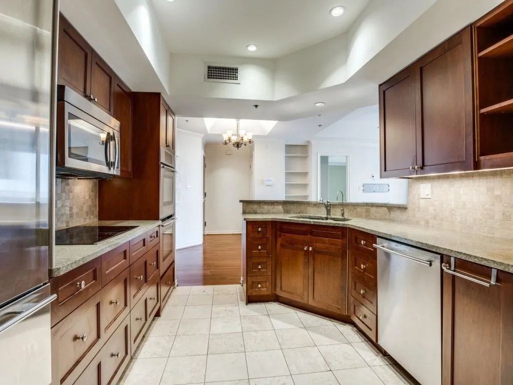 Condominium For Rent in Dallas County , 5909 Luther Lane 1000, Dallas, Texas 75225, 2 Bedroom, 2 Bathroom, 2 Garage spaces, 1,387 Sqft, built in 1983, mls#21365147, Real Estate Agent in Dallas, Homes For Rent in Dallas county, Homes For Rent in Dallas, Realtor in Dallas Texas, Real Estate Brokerage Independent Realty Texas, Luminita Cordes Realtor