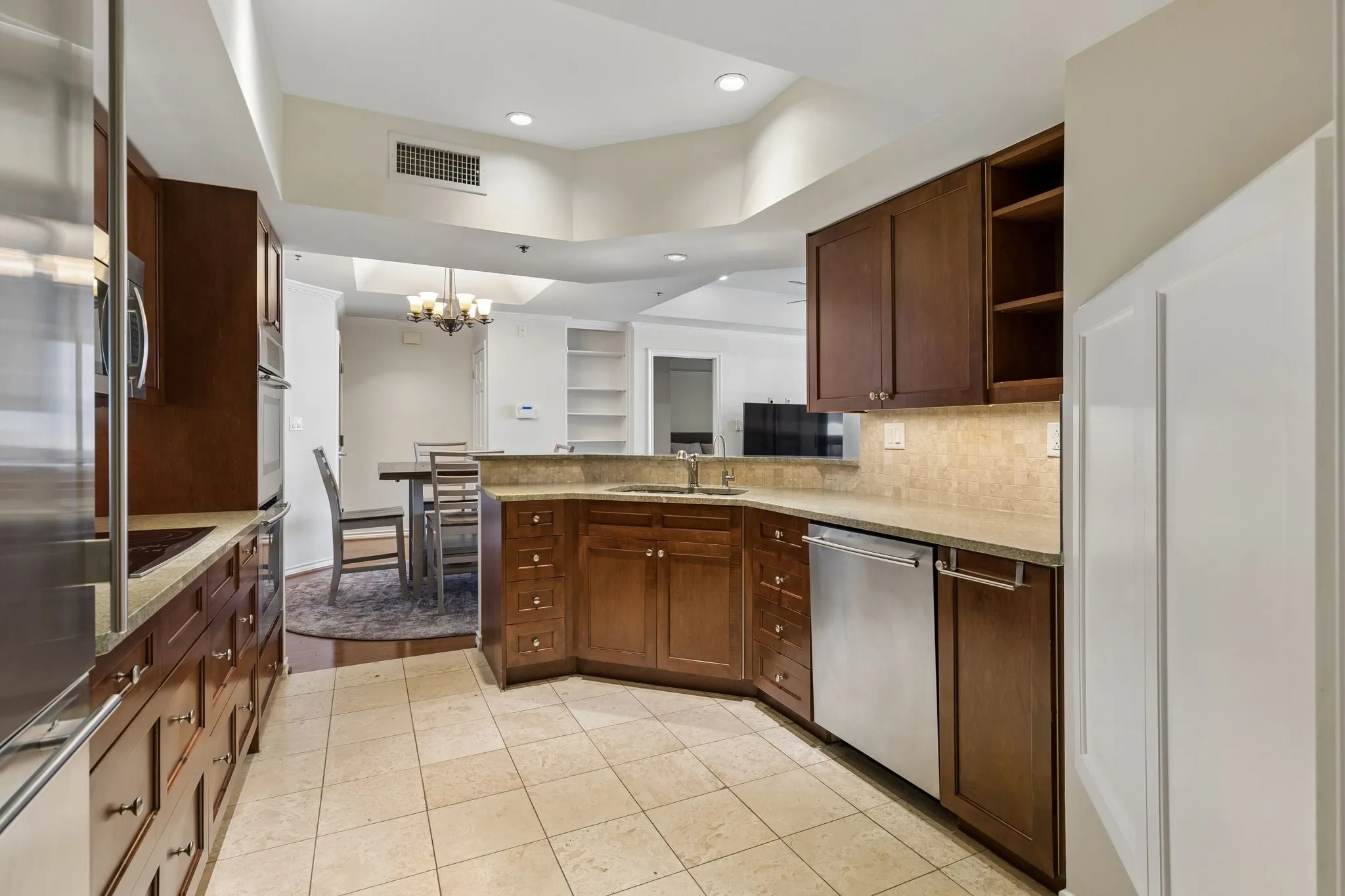 Condominium For Rent in Dallas County , 5909 Luther Lane 1000, Dallas, Texas 75225, 2 Bedroom, 2 Bathroom, 2 Garage spaces, 1,387 Sqft, built in 1983, mls#21365147, Real Estate Agent in Dallas, Homes For Rent in Dallas county, Homes For Rent in Dallas, Realtor in Dallas Texas, Real Estate Brokerage Independent Realty Texas, Luminita Cordes Realtor