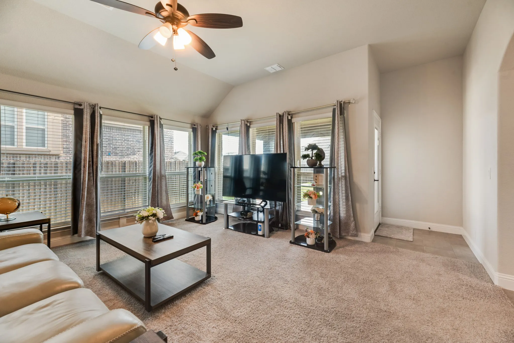 Single Family Residence For Sale in Tarrant County , 10609 Kettlewood Drive, Fort Worth, Texas 76036, 4 Bedroom, 3 Bathroom, 2 Garage spaces, 2,516 Sqft, built in 2022, mls#21355744, Real Estate Agent in Fort Worth, Homes For Sale in Tarrant county, Homes For Sale in Fort Worth, Realtor in Fort Worth Texas, Real Estate Brokerage Independent Realty Texas, Luminita Cordes Realtor