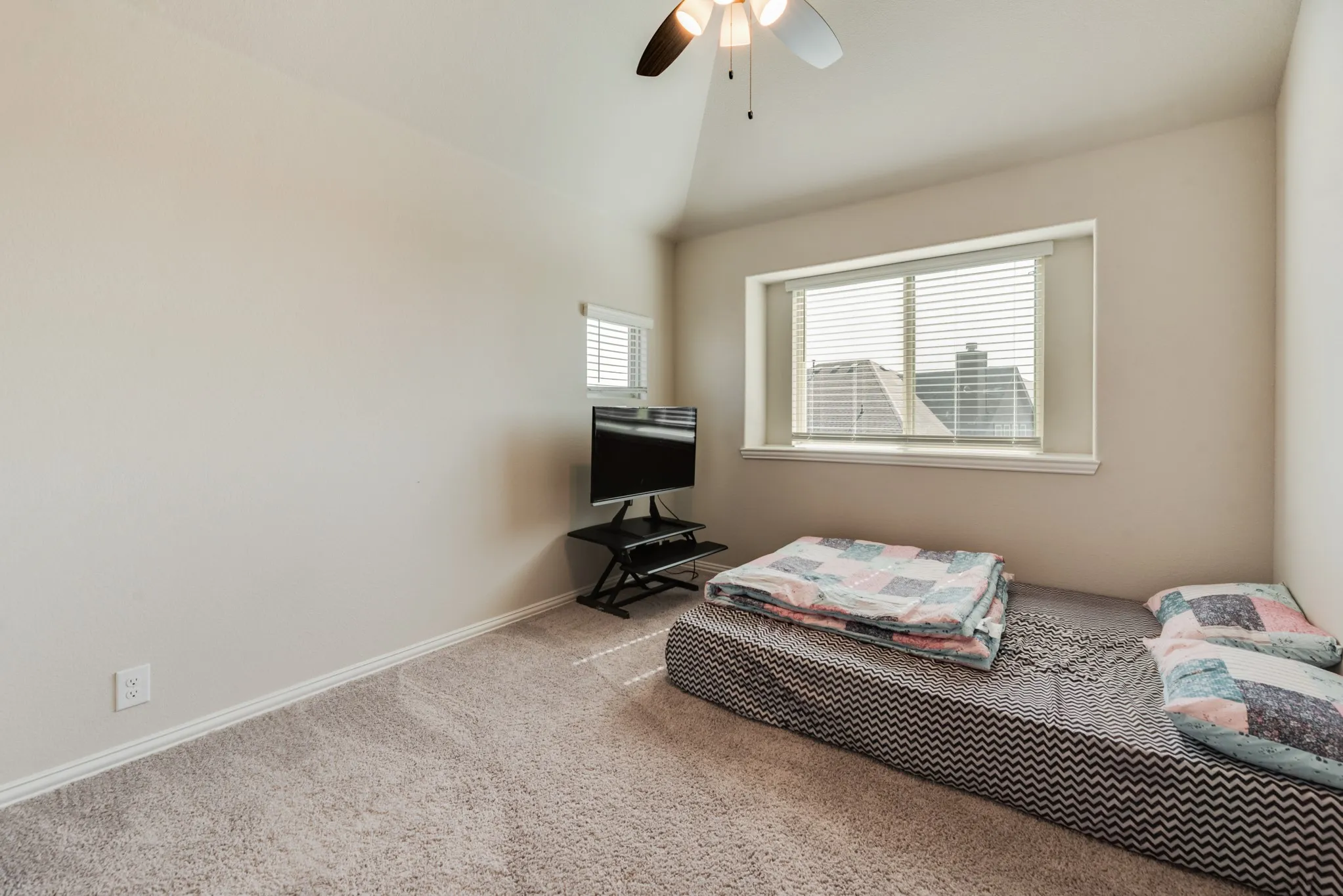 Single Family Residence For Sale in Tarrant County , 10609 Kettlewood Drive, Fort Worth, Texas 76036, 4 Bedroom, 3 Bathroom, 2 Garage spaces, 2,516 Sqft, built in 2022, mls#21355744, Real Estate Agent in Fort Worth, Homes For Sale in Tarrant county, Homes For Sale in Fort Worth, Realtor in Fort Worth Texas, Real Estate Brokerage Independent Realty Texas, Luminita Cordes Realtor