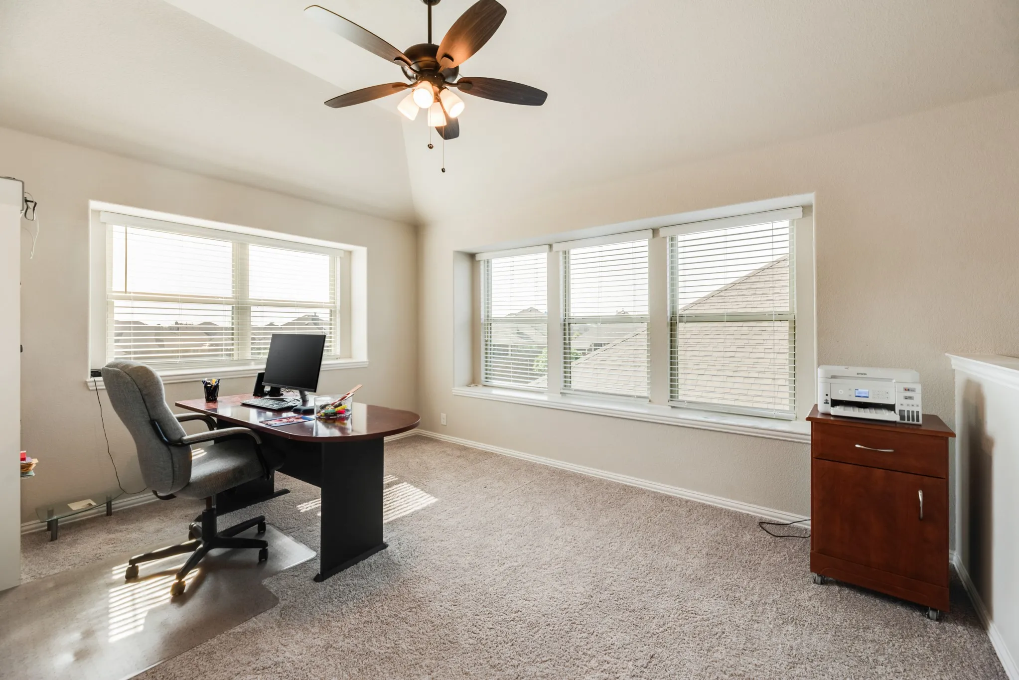 Single Family Residence For Sale in Tarrant County , 10609 Kettlewood Drive, Fort Worth, Texas 76036, 4 Bedroom, 3 Bathroom, 2 Garage spaces, 2,516 Sqft, built in 2022, mls#21355744, Real Estate Agent in Fort Worth, Homes For Sale in Tarrant county, Homes For Sale in Fort Worth, Realtor in Fort Worth Texas, Real Estate Brokerage Independent Realty Texas, Luminita Cordes Realtor