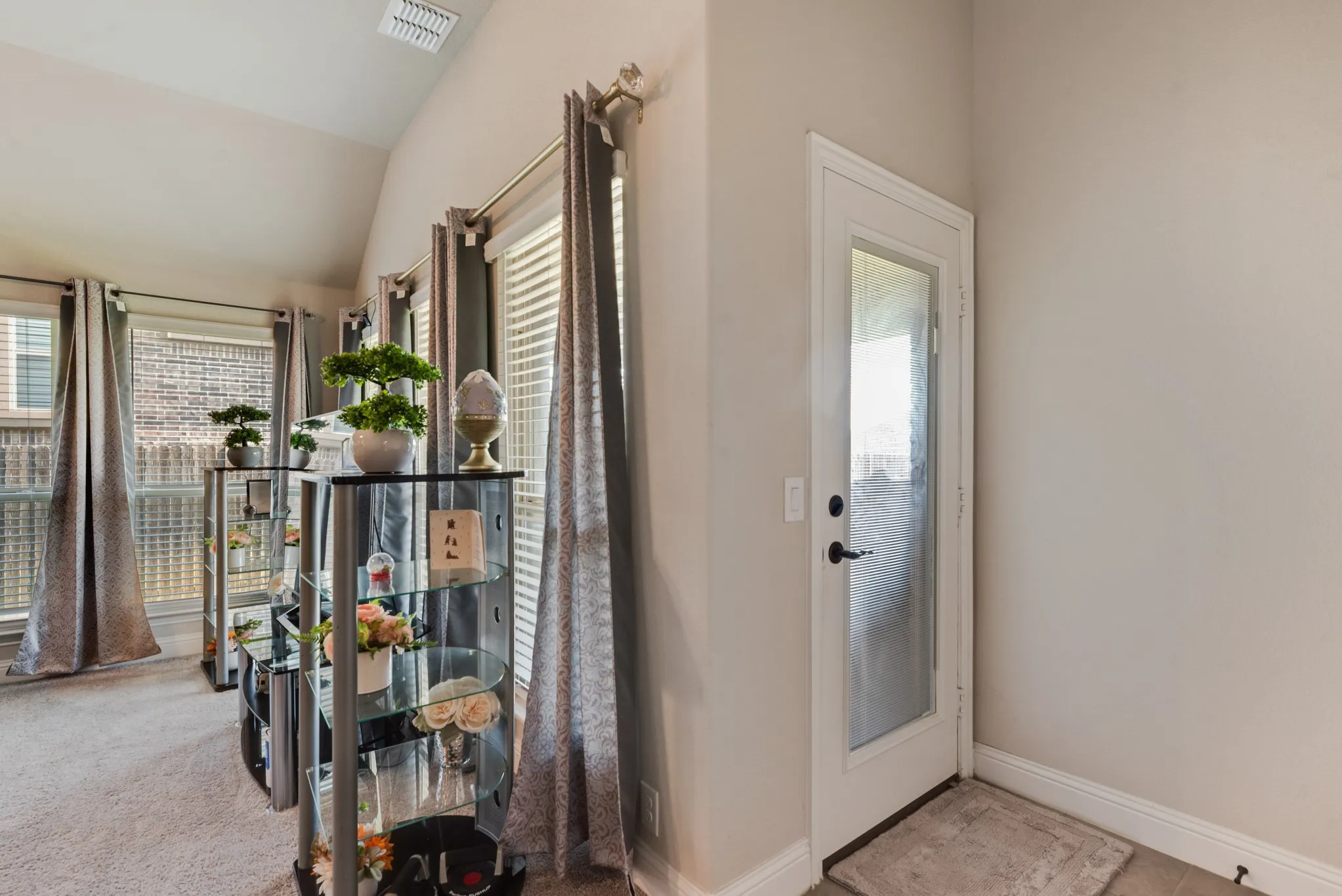 Single Family Residence For Sale in Tarrant County , 10609 Kettlewood Drive, Fort Worth, Texas 76036, 4 Bedroom, 3 Bathroom, 2 Garage spaces, 2,516 Sqft, built in 2022, mls#21355744, Real Estate Agent in Fort Worth, Homes For Sale in Tarrant county, Homes For Sale in Fort Worth, Realtor in Fort Worth Texas, Real Estate Brokerage Independent Realty Texas, Luminita Cordes Realtor