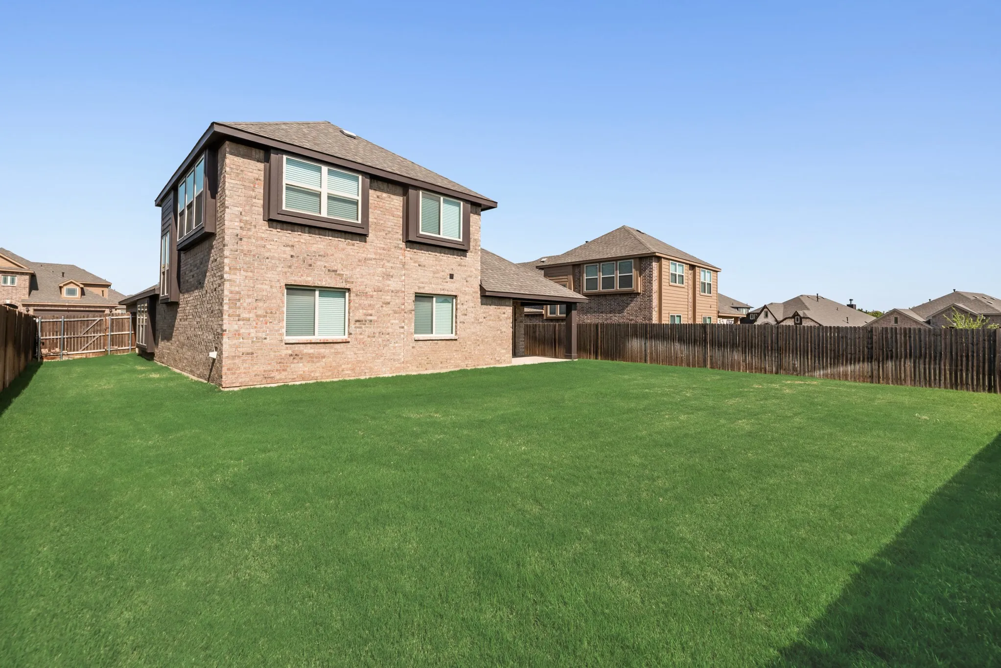 Single Family Residence For Sale in Tarrant County , 10609 Kettlewood Drive, Fort Worth, Texas 76036, 4 Bedroom, 3 Bathroom, 2 Garage spaces, 2,516 Sqft, built in 2022, mls#21355744, Real Estate Agent in Fort Worth, Homes For Sale in Tarrant county, Homes For Sale in Fort Worth, Realtor in Fort Worth Texas, Real Estate Brokerage Independent Realty Texas, Luminita Cordes Realtor