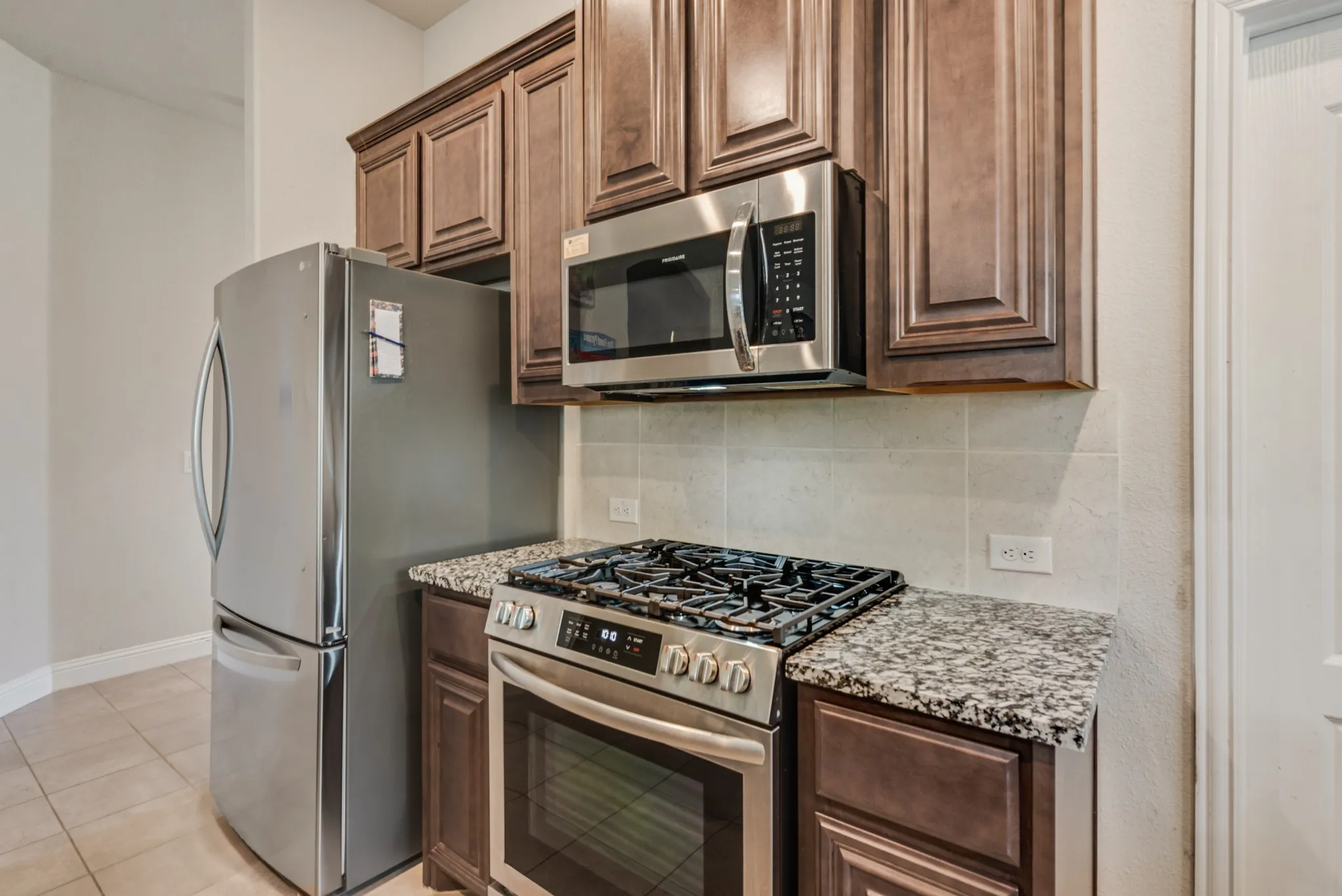 Single Family Residence For Sale in Tarrant County , 10609 Kettlewood Drive, Fort Worth, Texas 76036, 4 Bedroom, 3 Bathroom, 2 Garage spaces, 2,516 Sqft, built in 2022, mls#21355744, Real Estate Agent in Fort Worth, Homes For Sale in Tarrant county, Homes For Sale in Fort Worth, Realtor in Fort Worth Texas, Real Estate Brokerage Independent Realty Texas, Luminita Cordes Realtor