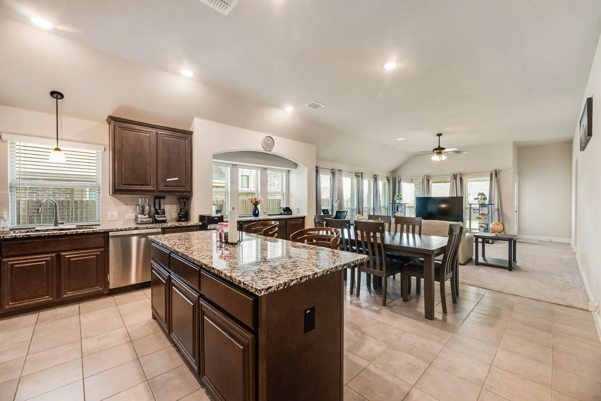 Single Family Residence For Sale in Tarrant County , 10609 Kettlewood Drive, Fort Worth, Texas 76036, 4 Bedroom, 3 Bathroom, 2 Garage spaces, 2,516 Sqft, built in 2022, mls#21355744, Real Estate Agent in Fort Worth, Homes For Sale in Tarrant county, Homes For Sale in Fort Worth, Realtor in Fort Worth Texas, Real Estate Brokerage Independent Realty Texas, Luminita Cordes Realtor