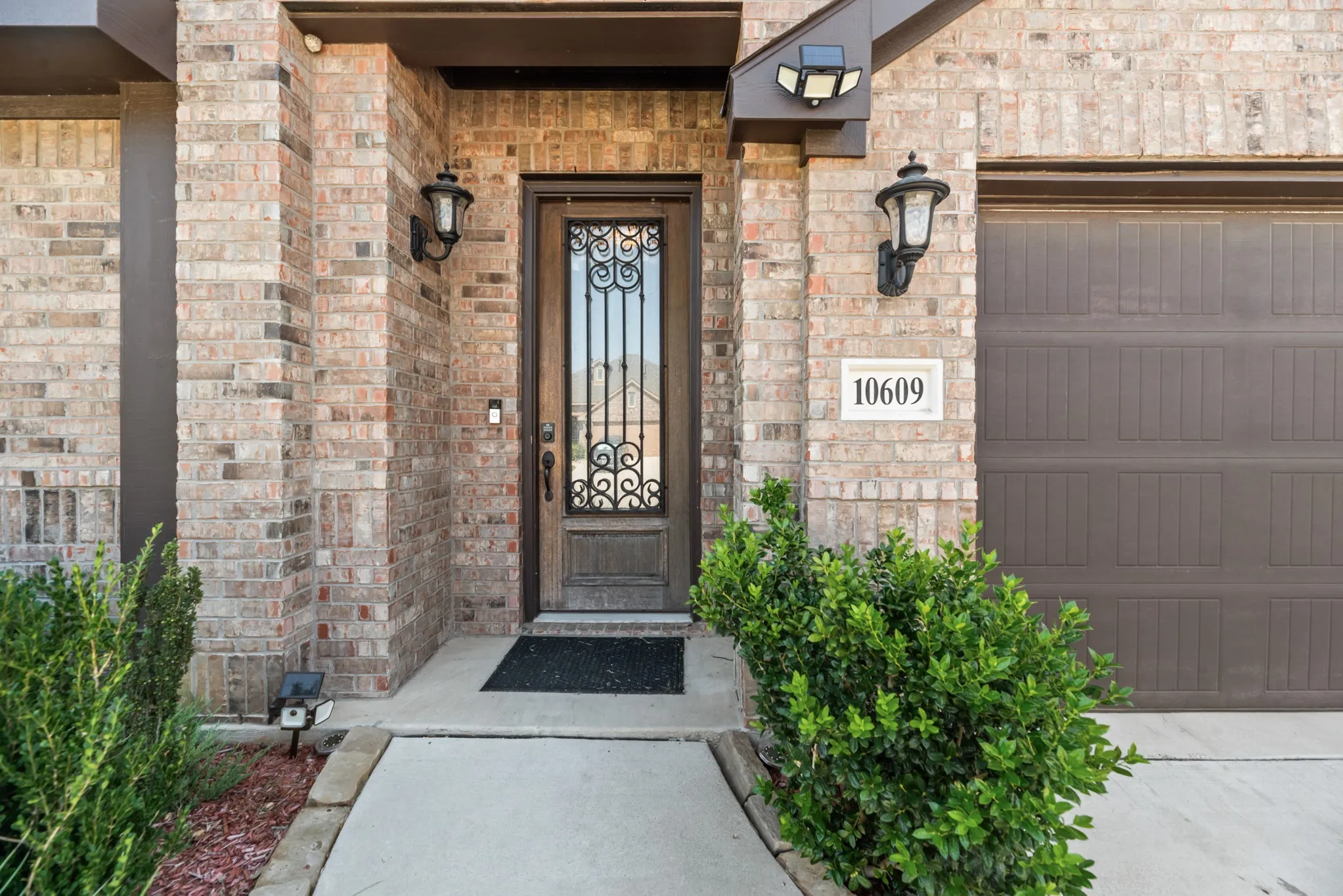 Single Family Residence For Sale in Tarrant County , 10609 Kettlewood Drive, Fort Worth, Texas 76036, 4 Bedroom, 3 Bathroom, 2 Garage spaces, 2,516 Sqft, built in 2022, mls#21355744, Real Estate Agent in Fort Worth, Homes For Sale in Tarrant county, Homes For Sale in Fort Worth, Realtor in Fort Worth Texas, Real Estate Brokerage Independent Realty Texas, Luminita Cordes Realtor