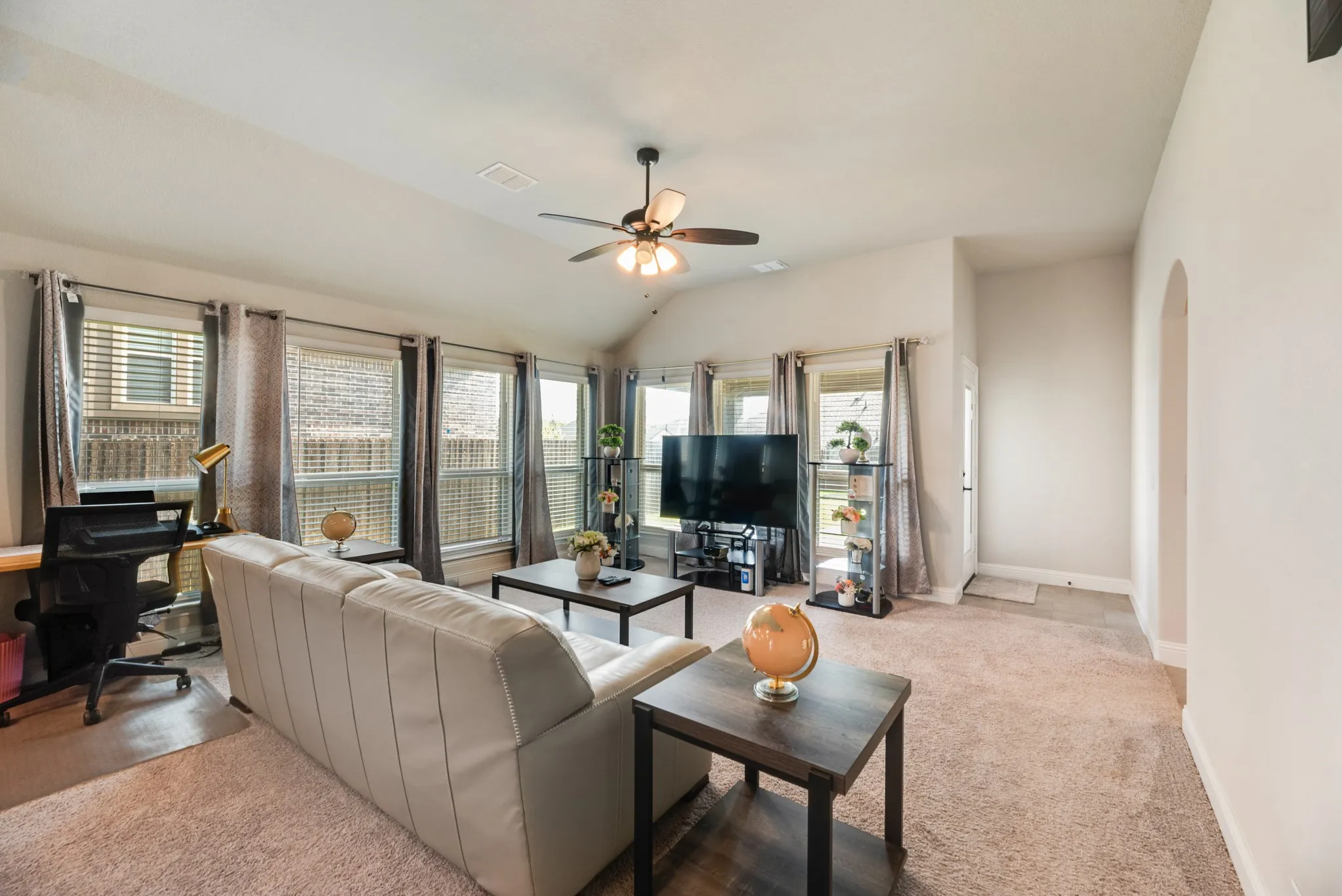 Single Family Residence For Sale in Tarrant County , 10609 Kettlewood Drive, Fort Worth, Texas 76036, 4 Bedroom, 3 Bathroom, 2 Garage spaces, 2,516 Sqft, built in 2022, mls#21355744, Real Estate Agent in Fort Worth, Homes For Sale in Tarrant county, Homes For Sale in Fort Worth, Realtor in Fort Worth Texas, Real Estate Brokerage Independent Realty Texas, Luminita Cordes Realtor