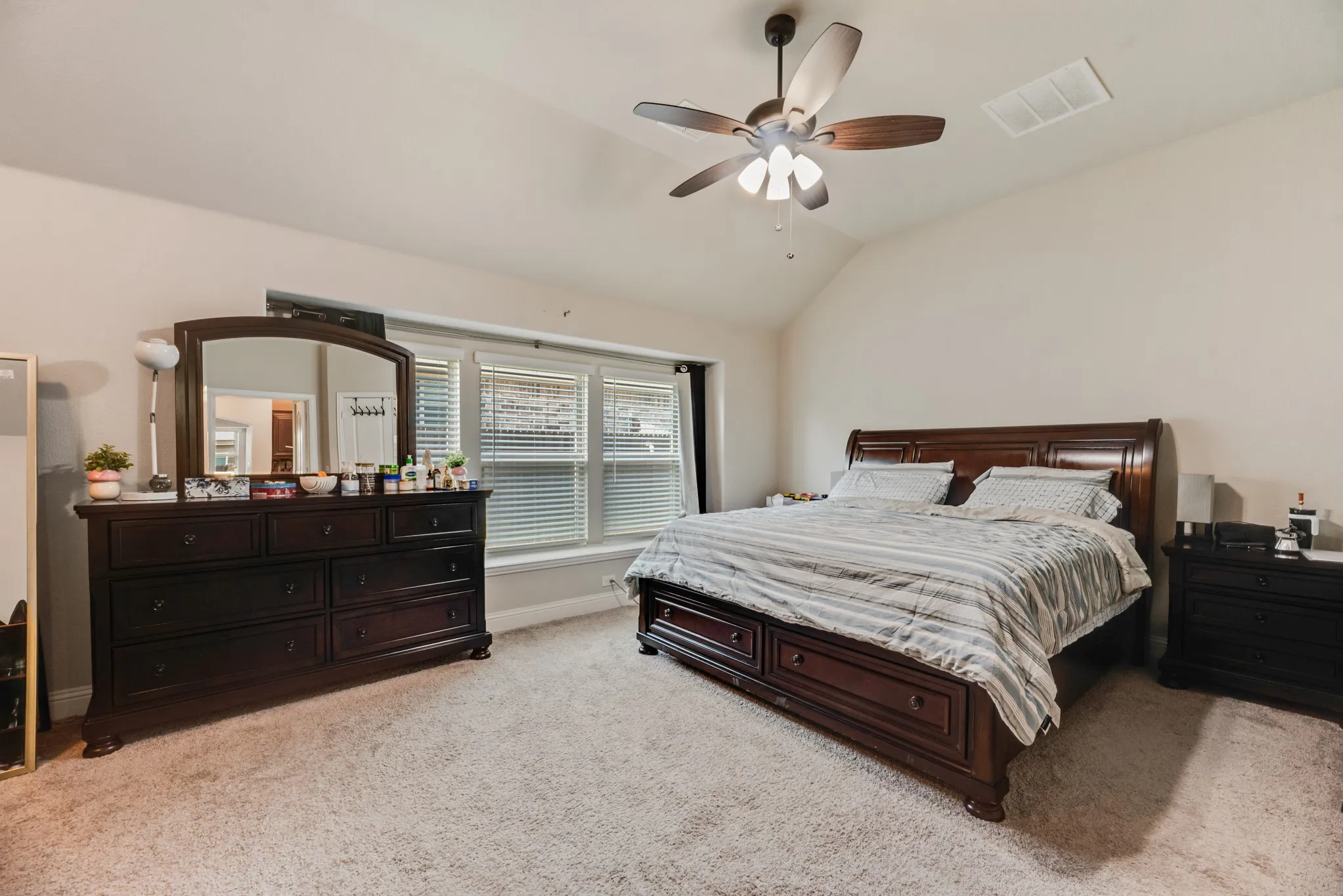 Single Family Residence For Sale in Tarrant County , 10609 Kettlewood Drive, Fort Worth, Texas 76036, 4 Bedroom, 3 Bathroom, 2 Garage spaces, 2,516 Sqft, built in 2022, mls#21355744, Real Estate Agent in Fort Worth, Homes For Sale in Tarrant county, Homes For Sale in Fort Worth, Realtor in Fort Worth Texas, Real Estate Brokerage Independent Realty Texas, Luminita Cordes Realtor