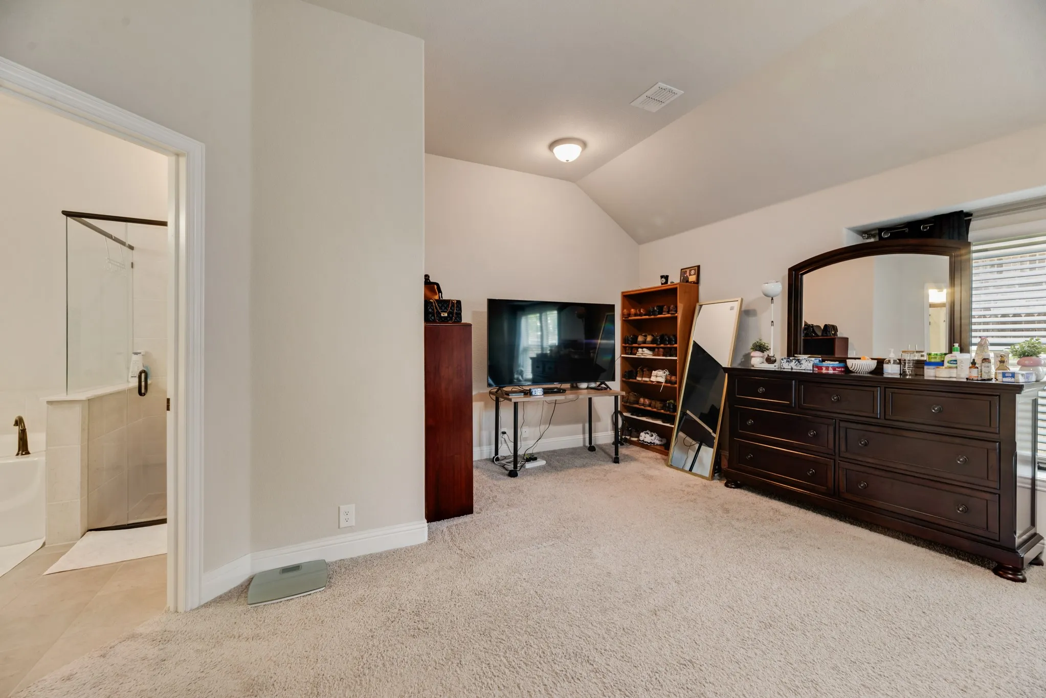 Single Family Residence For Sale in Tarrant County , 10609 Kettlewood Drive, Fort Worth, Texas 76036, 4 Bedroom, 3 Bathroom, 2 Garage spaces, 2,516 Sqft, built in 2022, mls#21355744, Real Estate Agent in Fort Worth, Homes For Sale in Tarrant county, Homes For Sale in Fort Worth, Realtor in Fort Worth Texas, Real Estate Brokerage Independent Realty Texas, Luminita Cordes Realtor
