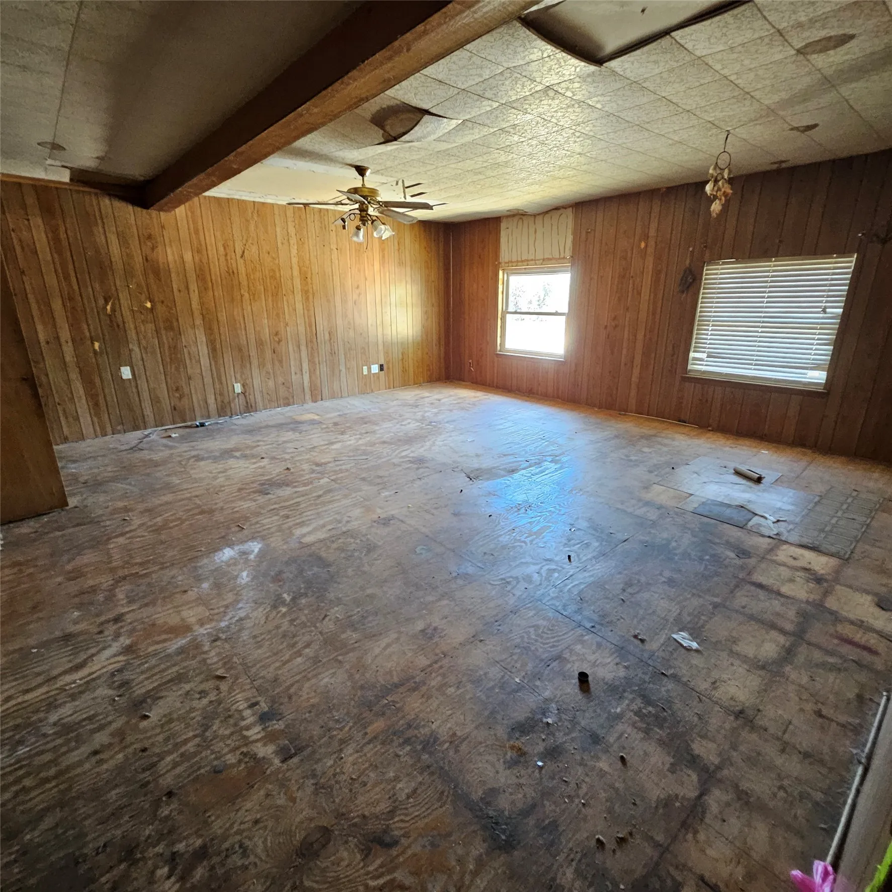 Single Family Residence For Sale in Wise County , 5019 Fm 2123, Paradise, Texas 76073, 4 Bedroom, 2 Bathroom, Garage spaces, 1,941 Sqft, built in 1970, mls#21366166, Real Estate Agent in Paradise, Homes For Sale in Wise county, Homes For Sale in Paradise, Realtor in Paradise Texas, Real Estate Brokerage Independent Realty Texas, Luminita Cordes Realtor