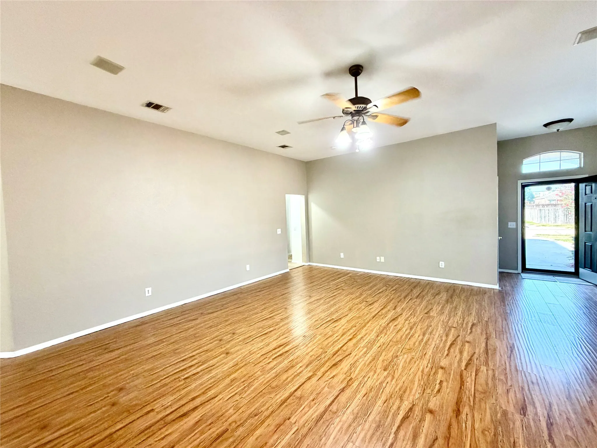 Single Family Residence For Rent in Collin County , 218 Canyon Lake Drive, Wylie, Texas 75098, 4 Bedroom, 2 Bathroom, 2 Garage spaces, 1,925 Sqft, built in 2003, mls#21365770, Real Estate Agent in Wylie, Homes For Rent in Collin county, Homes For Rent in Wylie, Realtor in Wylie Texas, Real Estate Brokerage Independent Realty Texas, Luminita Cordes Realtor